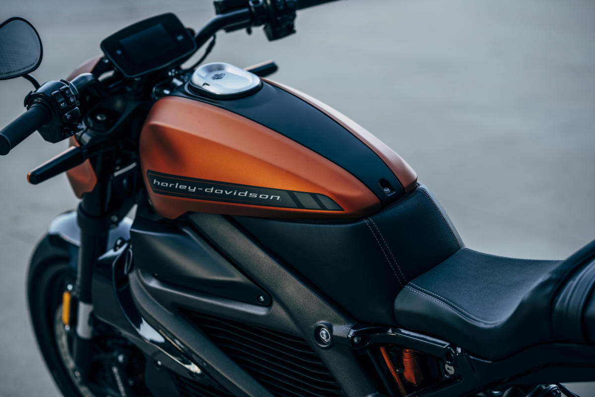 Harley-Davidson'un ilk elektrikli motosikleti LiveWire ile tanışın