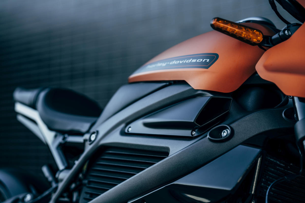 Harley-Davidson'un ilk elektrikli motosikleti LiveWire ile tanışın