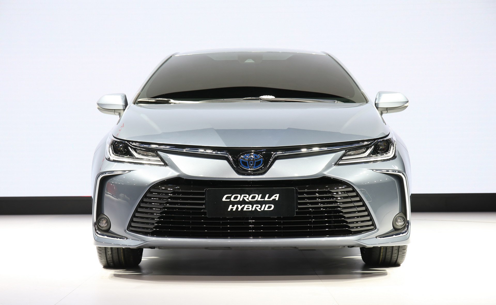 Yeni Toyota Corolla Sedan tanıtıldı! Hibrit versiyonla birlikte geliyor