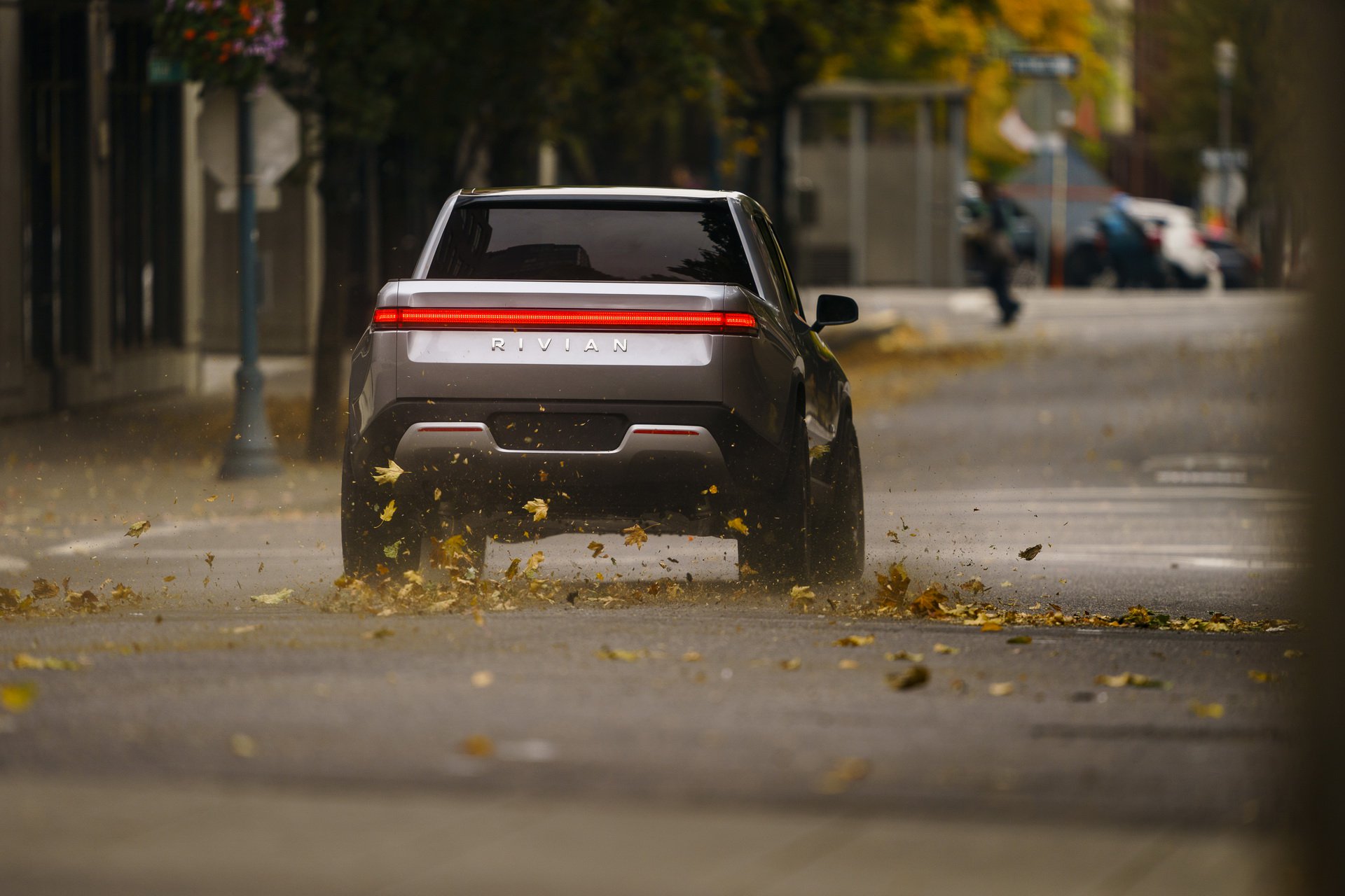 Maceraperestlerin aklını çelecek: Rivian elektrikli pickup ve etkileyici özellikleri