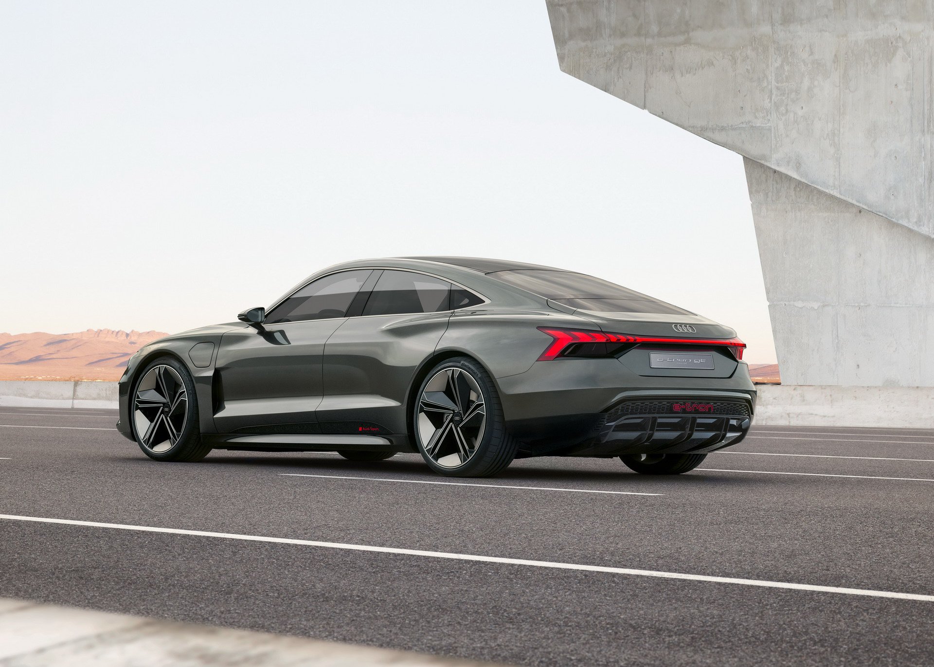Audi e-tron GT Concept tanıtıldı! Elektrikli otomobil sınıfının yeni yıldızı