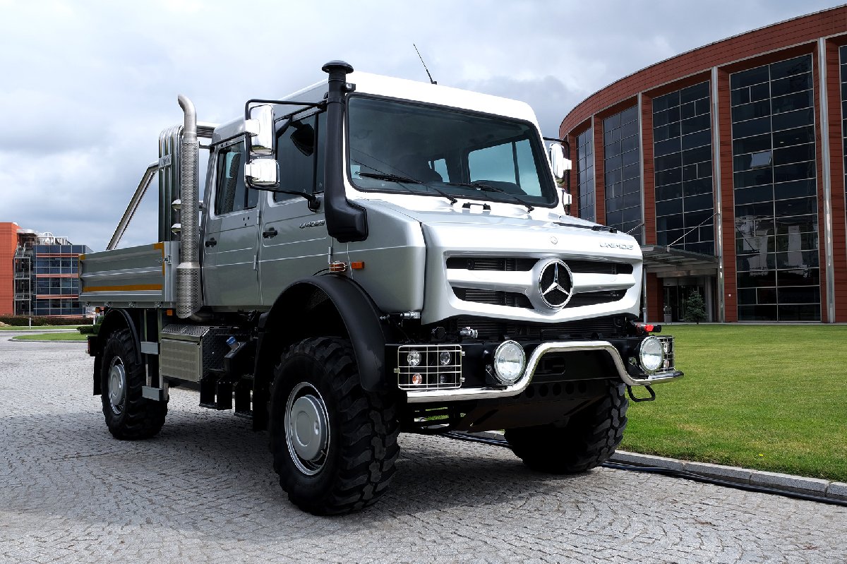 Mercedes'in efsanevi kamyonu Unimog, Türkiye'de satışa sunuldu