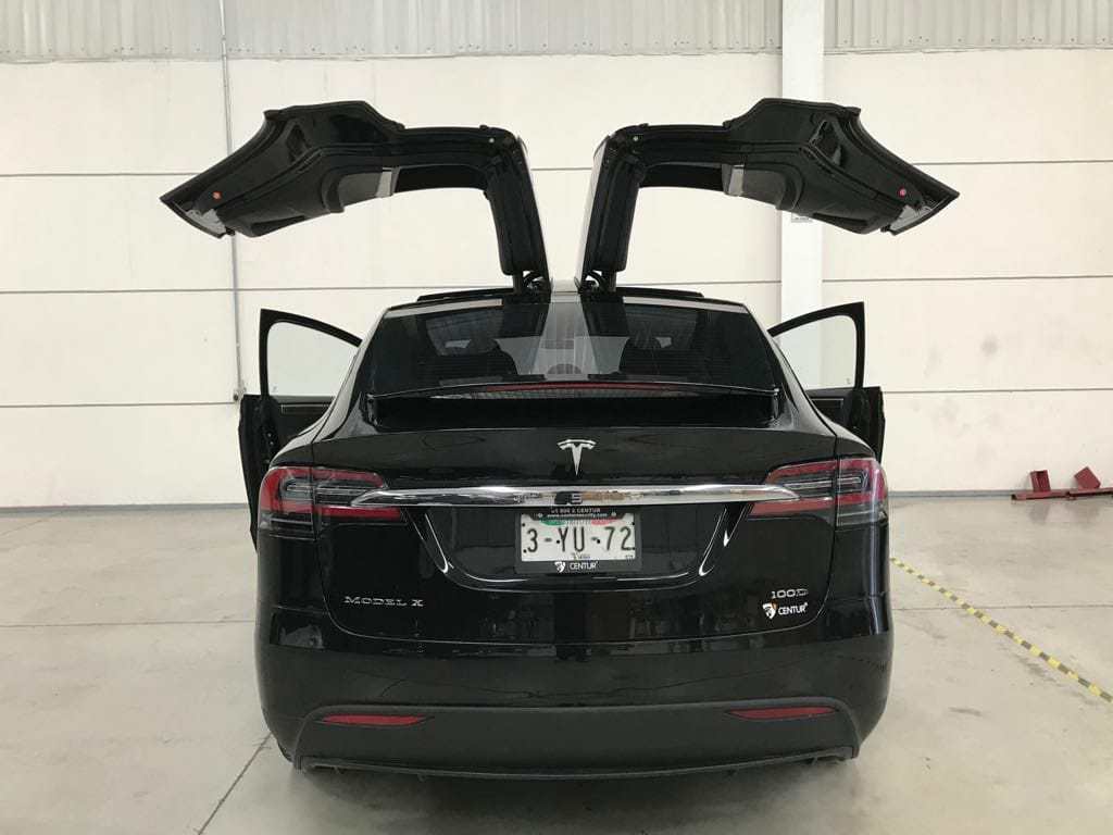 Karşınızda kurşun geçirmez Tesla Model X