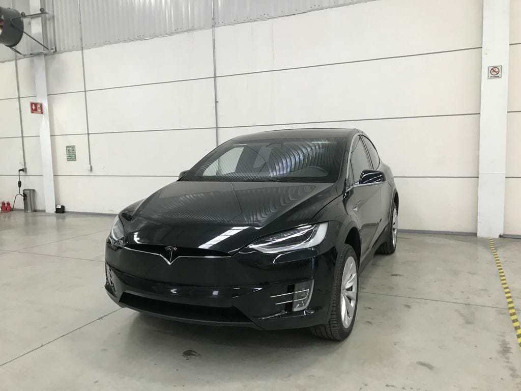 Karşınızda kurşun geçirmez Tesla Model X