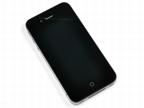 iPhone 4S paramparça...