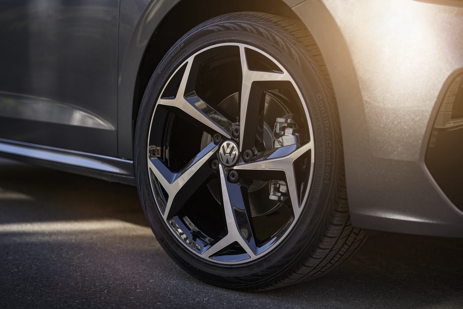 2019 Volkswagen Passat'ın ABD versiyonu görücüye çıktı: İşte tasarımı ve özellikleri