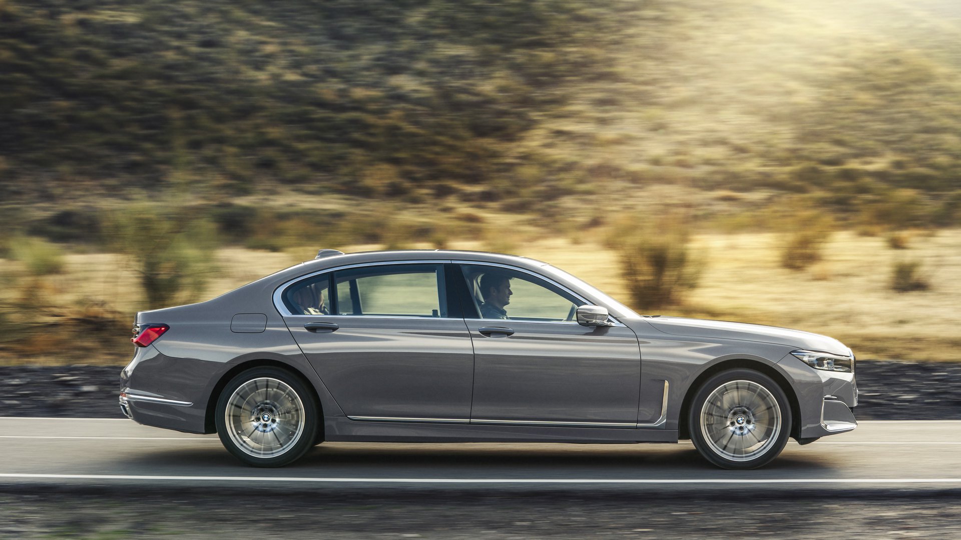 Yeni BMW 7 Serisi tanıtıldı: Yeni tasarım, yeni motorlar ve daha fazlası
