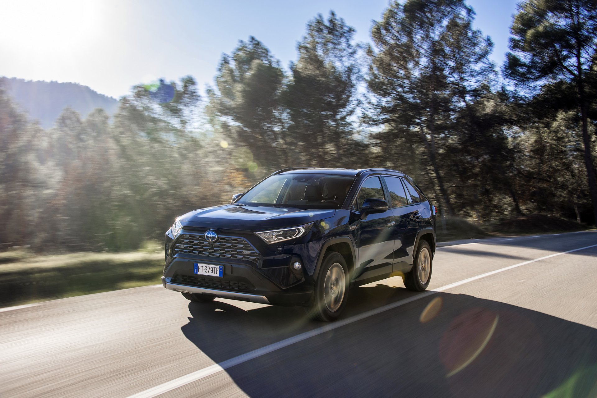 2019 Toyota RAV4 Hybrid Avrupa'da satışa sunuldu: İşte fiyatı ve özellikleri