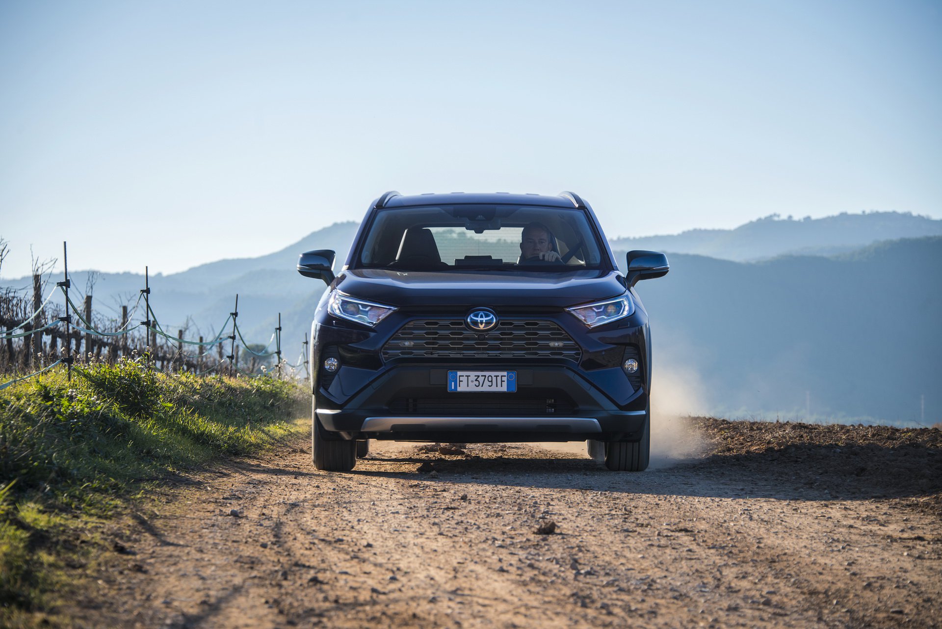 2019 Toyota RAV4 Hybrid Avrupa'da satışa sunuldu: İşte fiyatı ve özellikleri