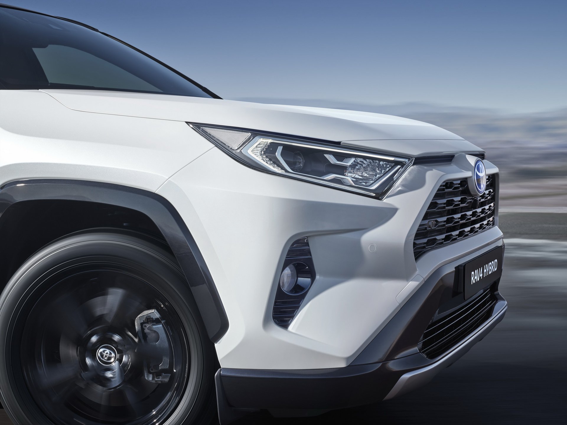 2019 Toyota RAV4 Hybrid Avrupa'da satışa sunuldu: İşte fiyatı ve özellikleri