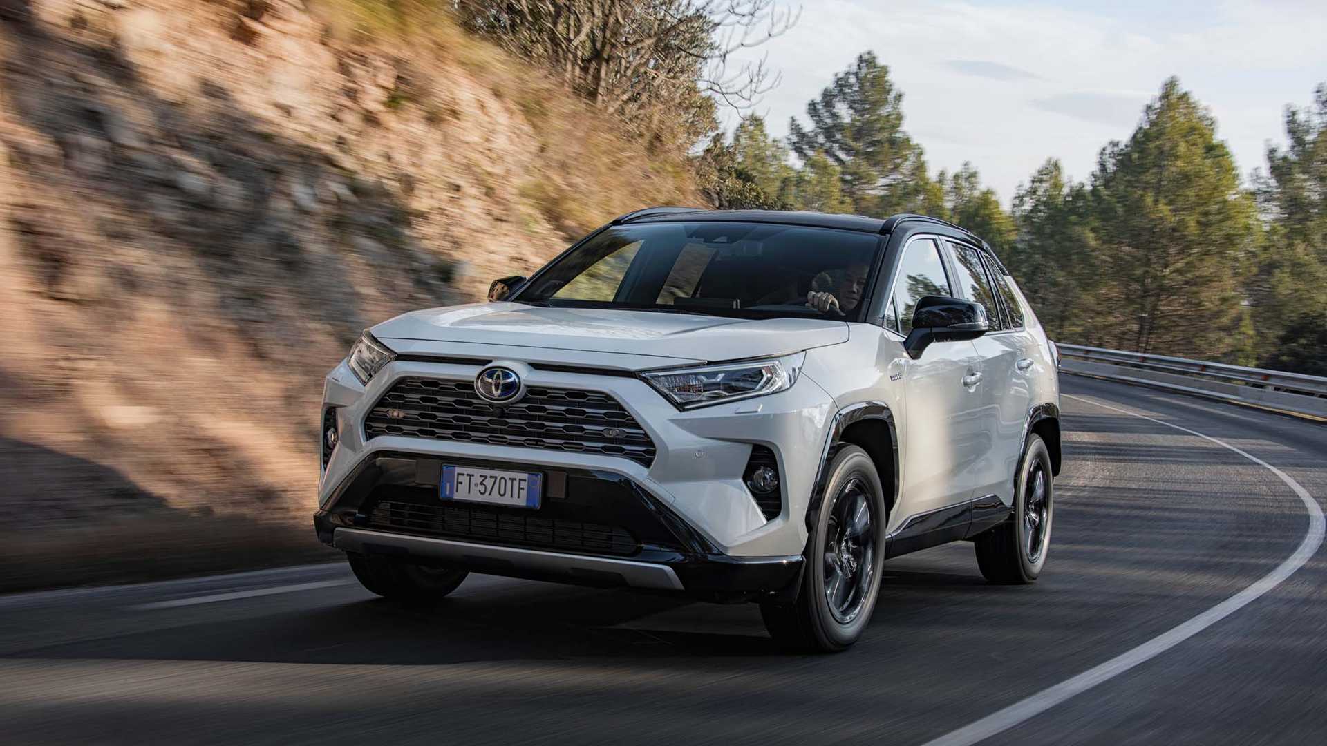 2019 Toyota RAV4 Hybrid Avrupa'da satışa sunuldu: İşte fiyatı ve özellikleri