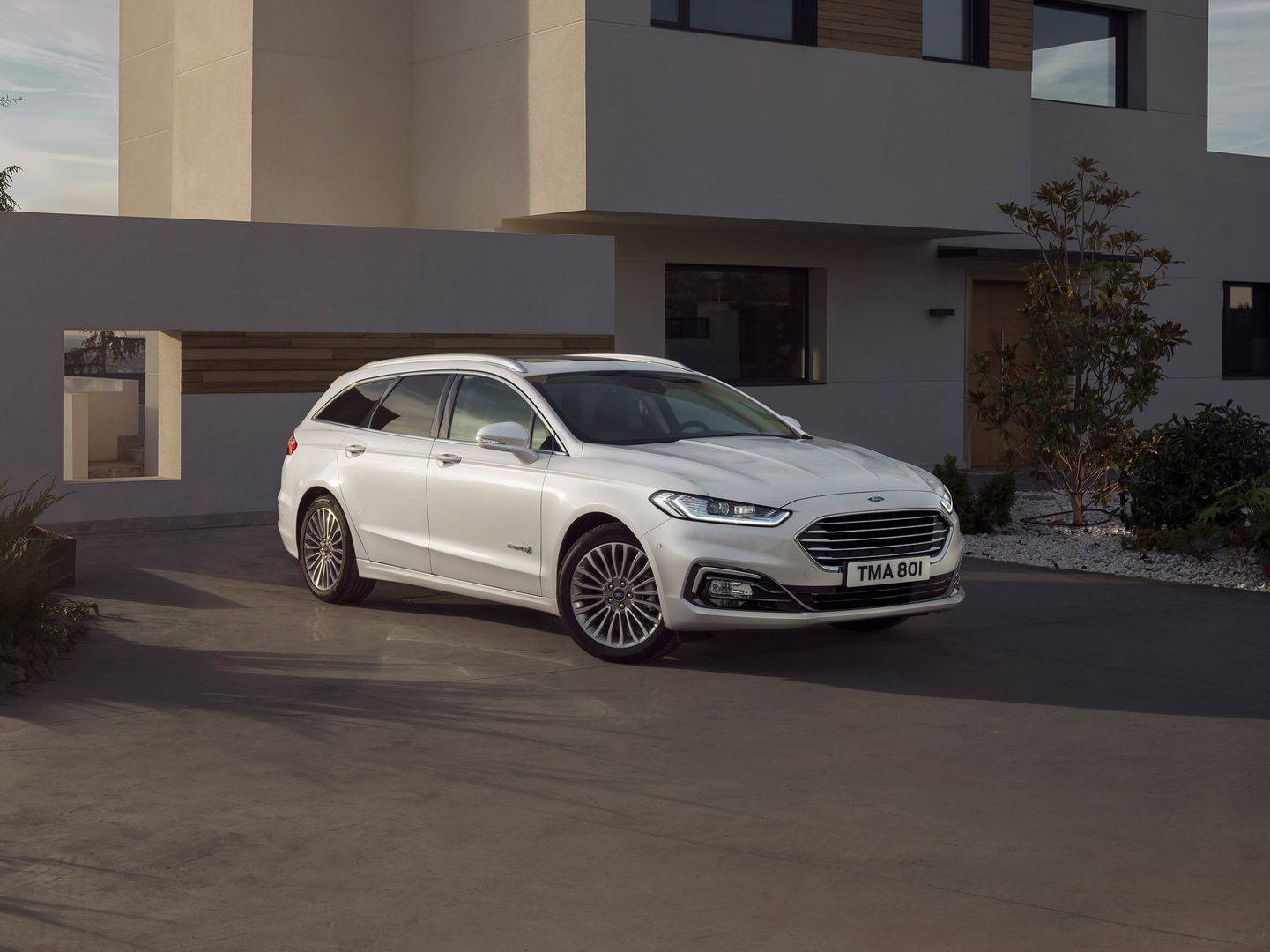 2019 Ford Mondeo tanıtıldı: Station Wagon'da yeni hibrit seçeneği