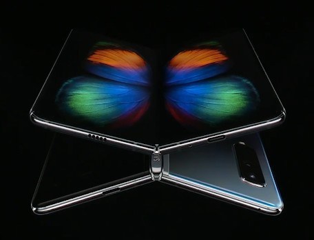 Katlanabilir ekranlı Samsung Galaxy Fold resmen tanıtıldı