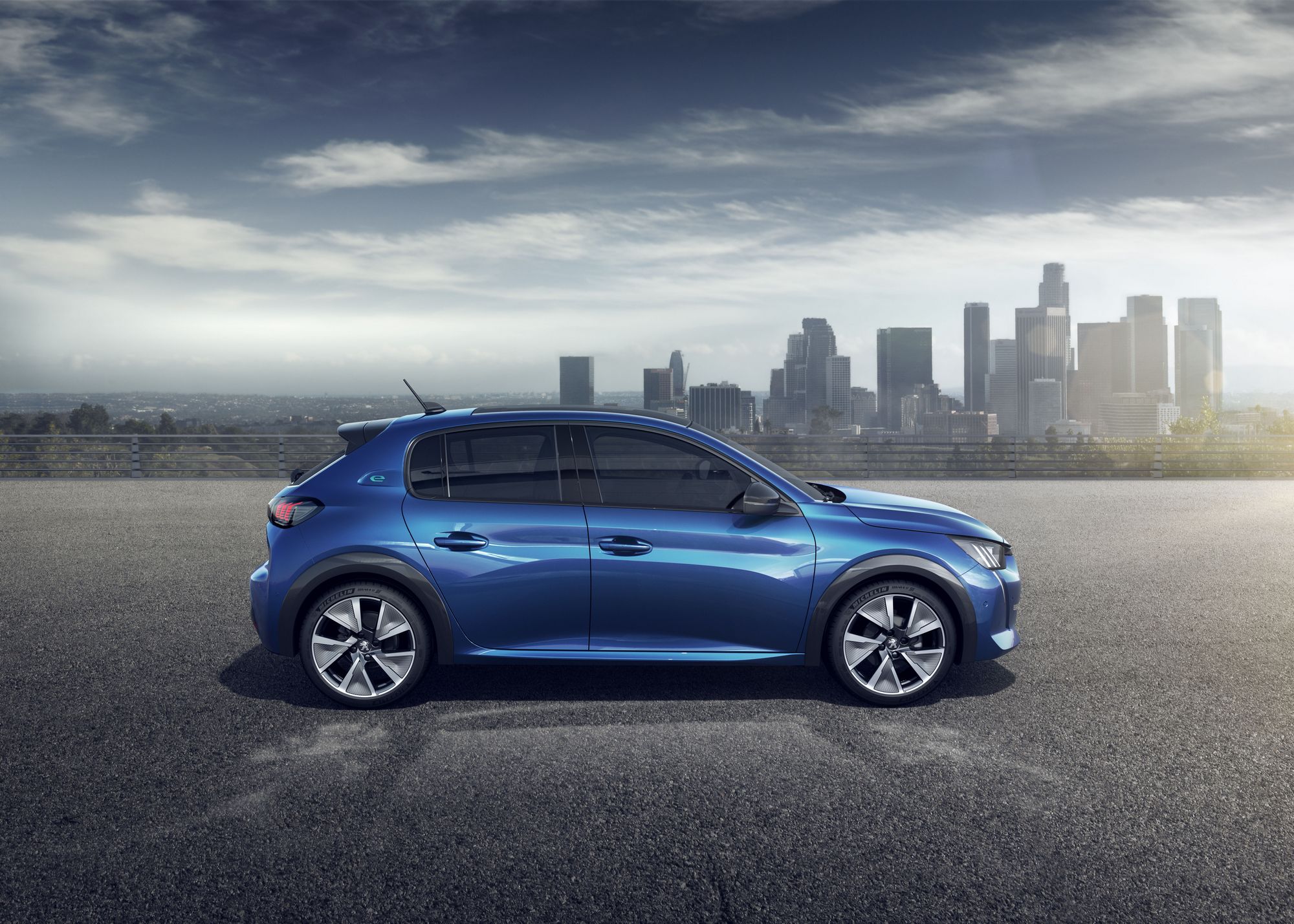 2019 Peugeot 208 tanıtıldı: Elektrikli versiyonla 340 km menzil