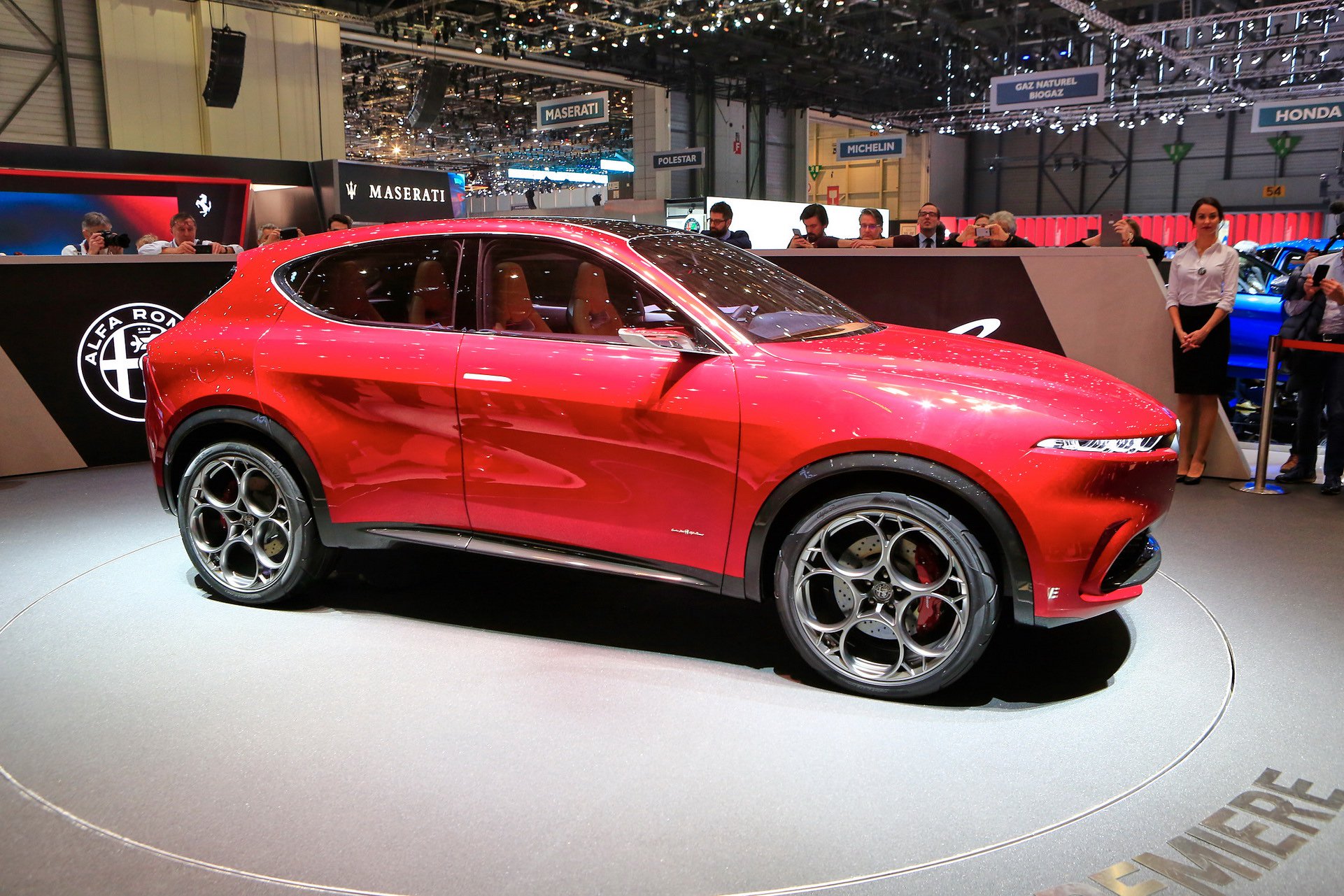 Alfa Romeo'nun hibrit crossover'ı Tonale, Cenevre'de büyük beğeni topladı