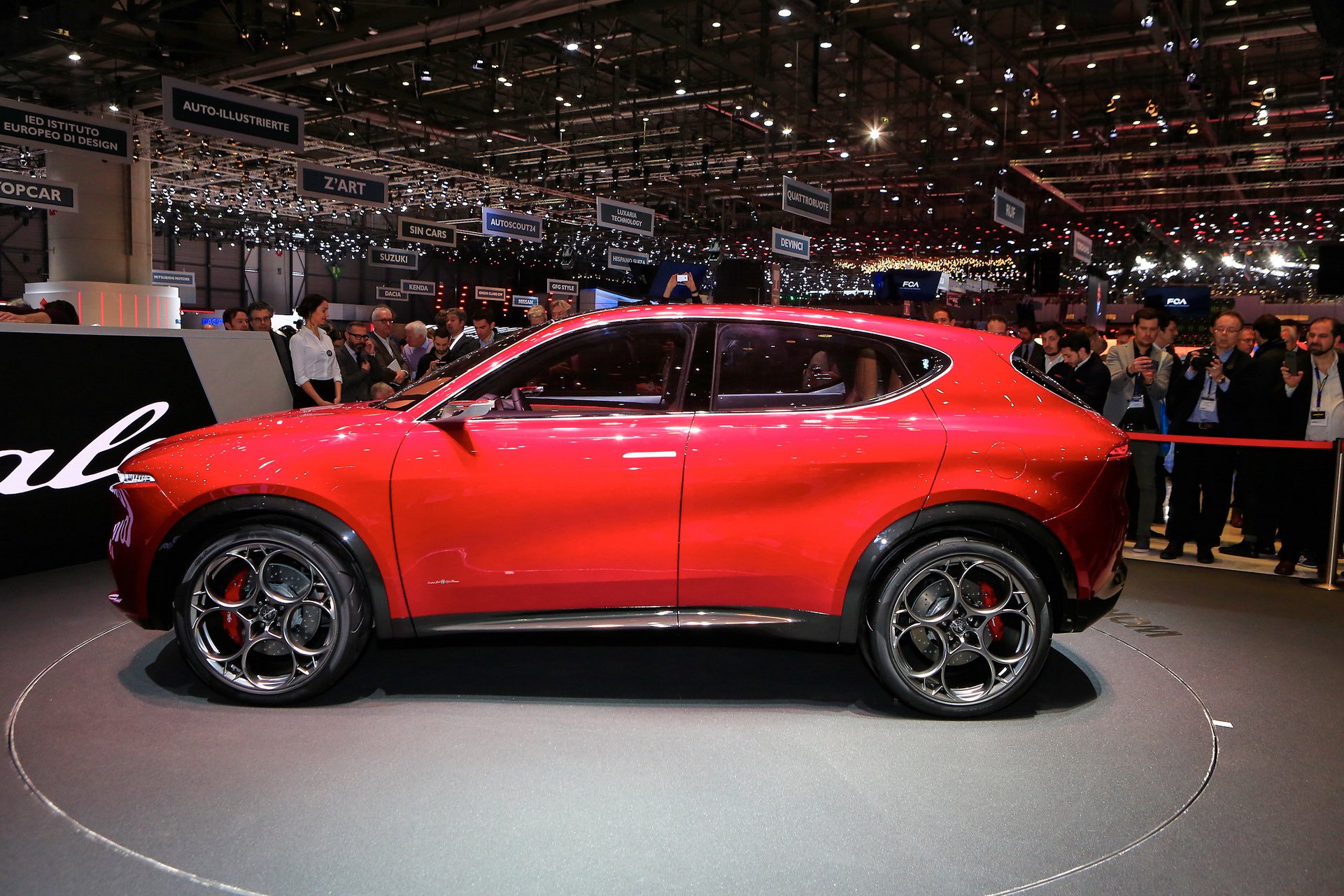 Alfa Romeo'nun hibrit crossover'ı Tonale, Cenevre'de büyük beğeni topladı