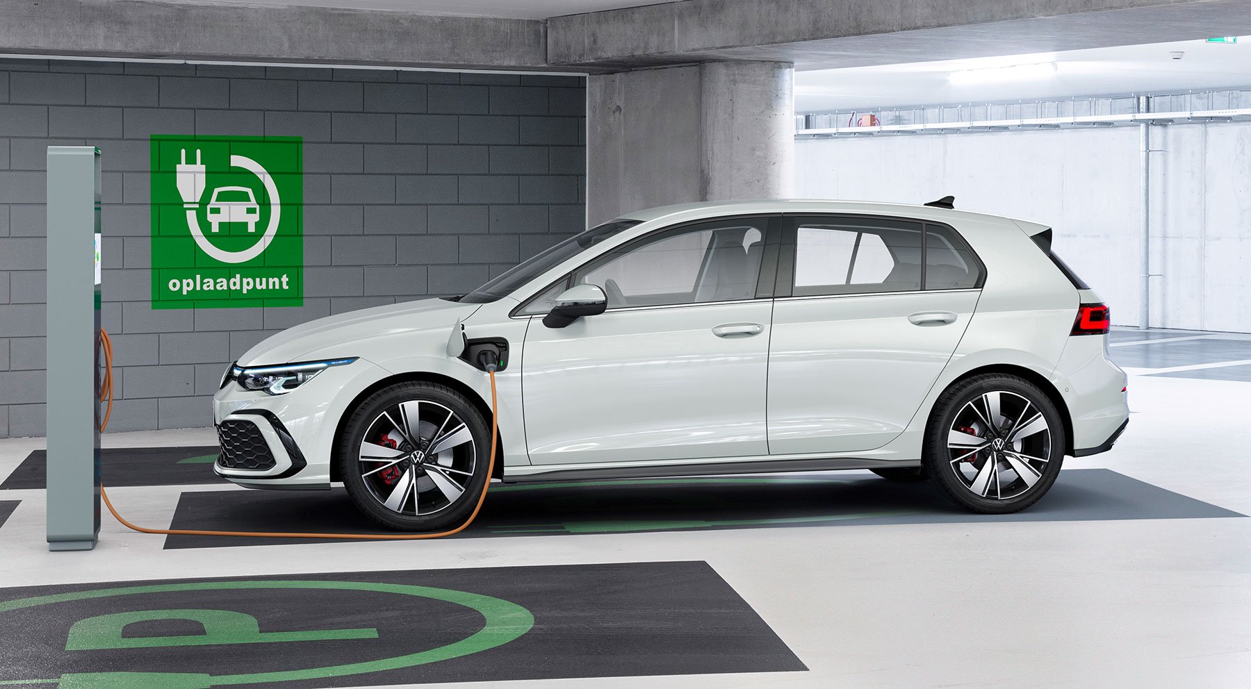 2020 Volkswagen Golf (Mk8) yeni görüntülerle tamamen ortaya çıktı