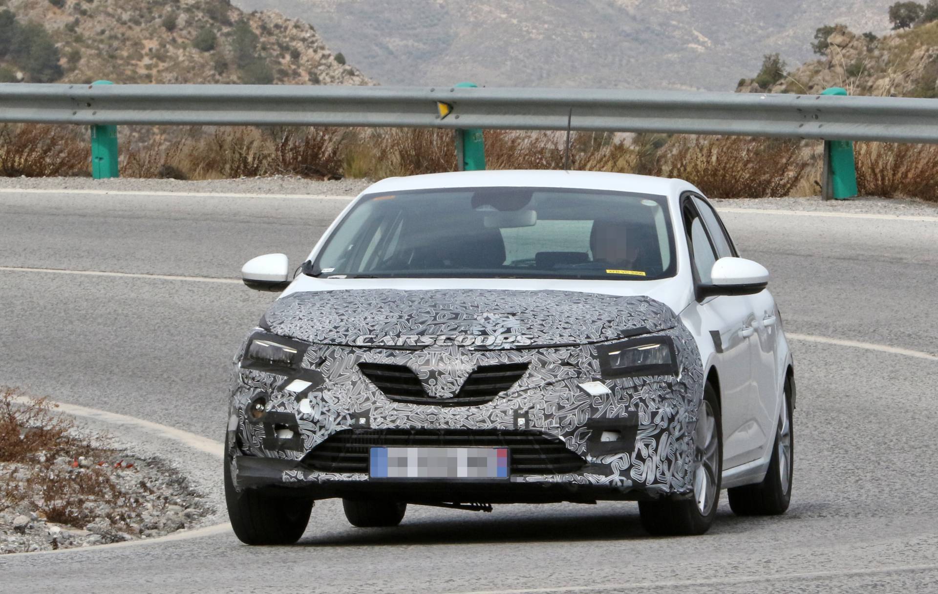 Makyajlı Renault Megane ilk kez görüntülendi