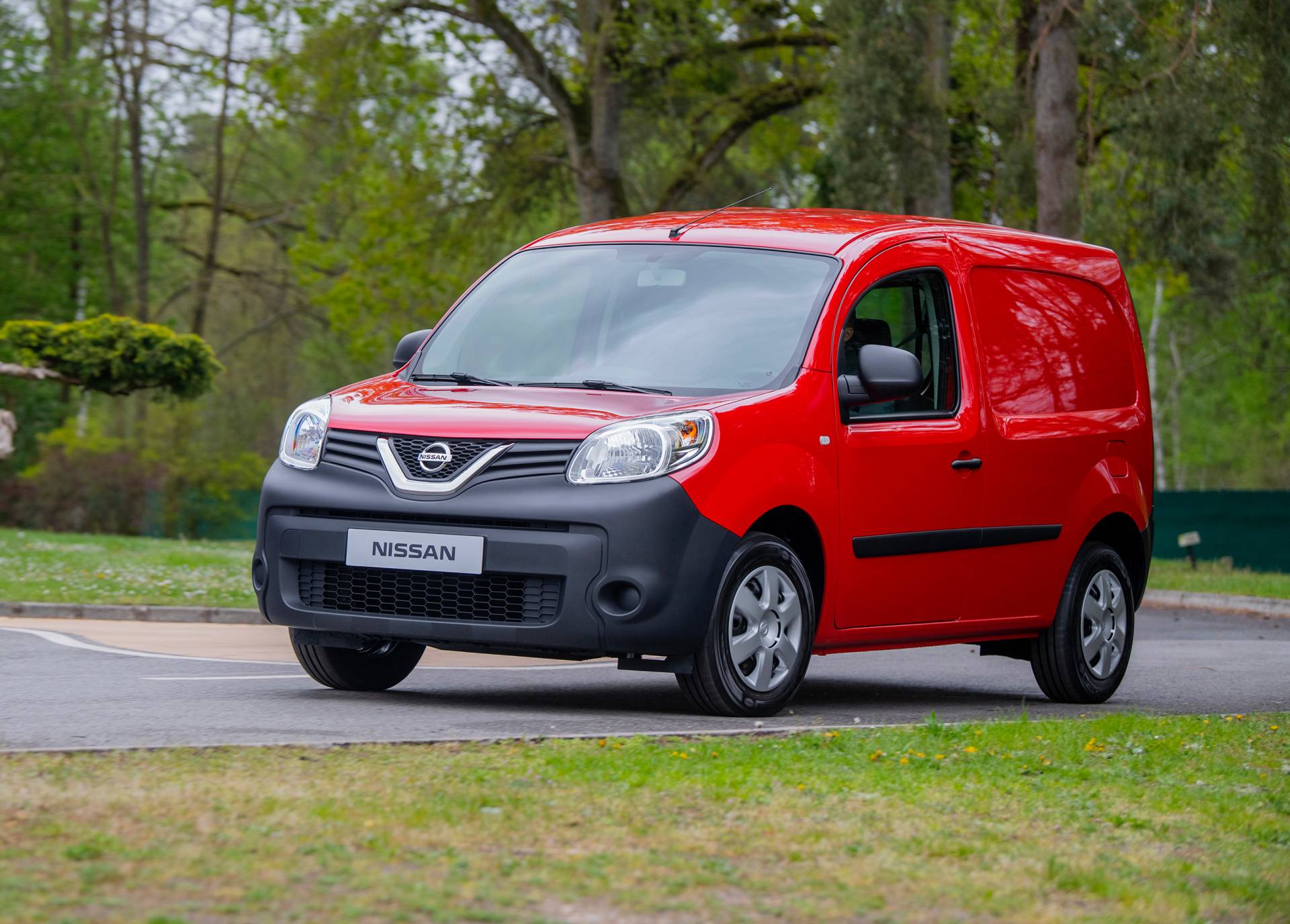 Renault Kangoo logo değiştirdi, Nissan NV250 oldu