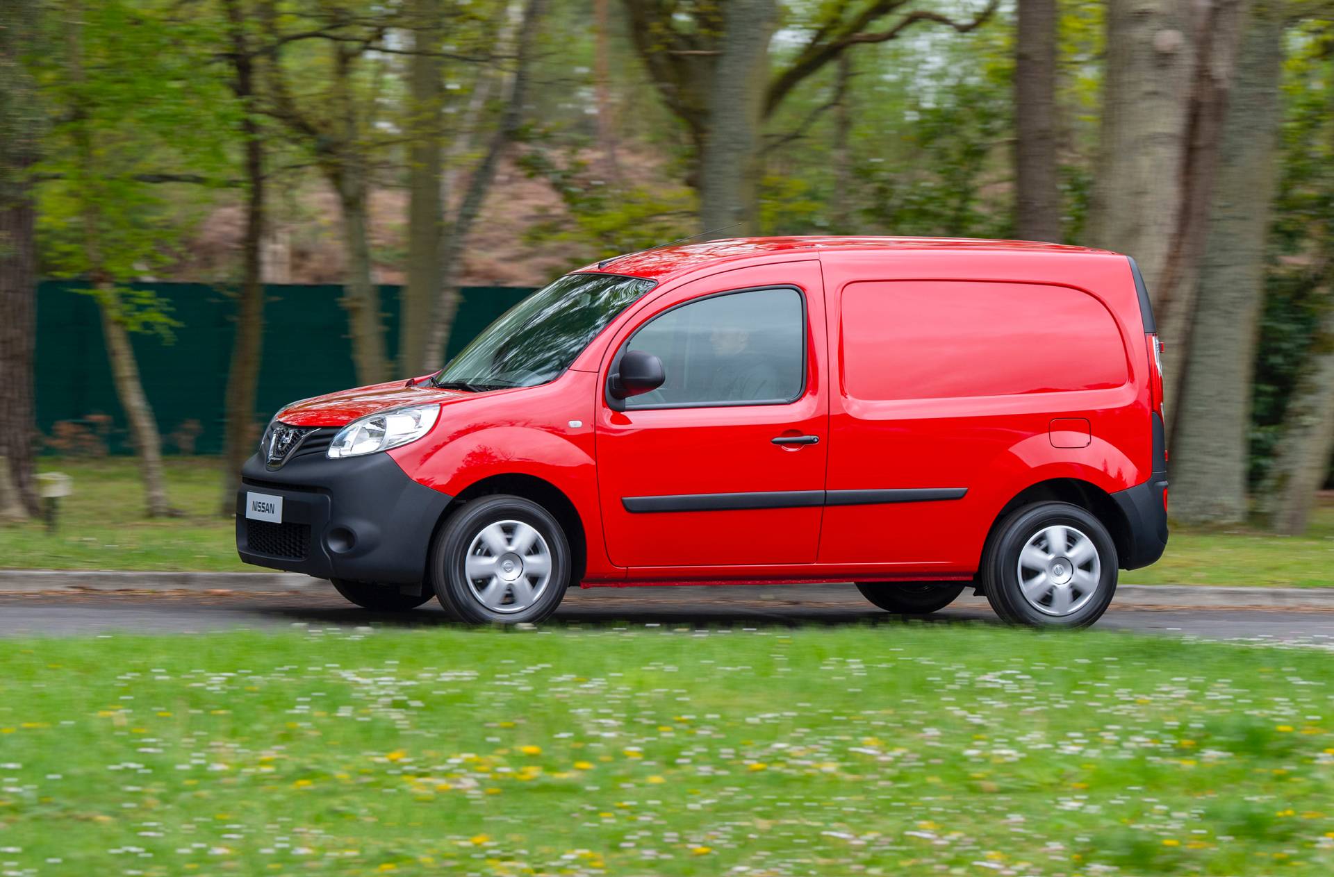 Renault Kangoo logo değiştirdi, Nissan NV250 oldu