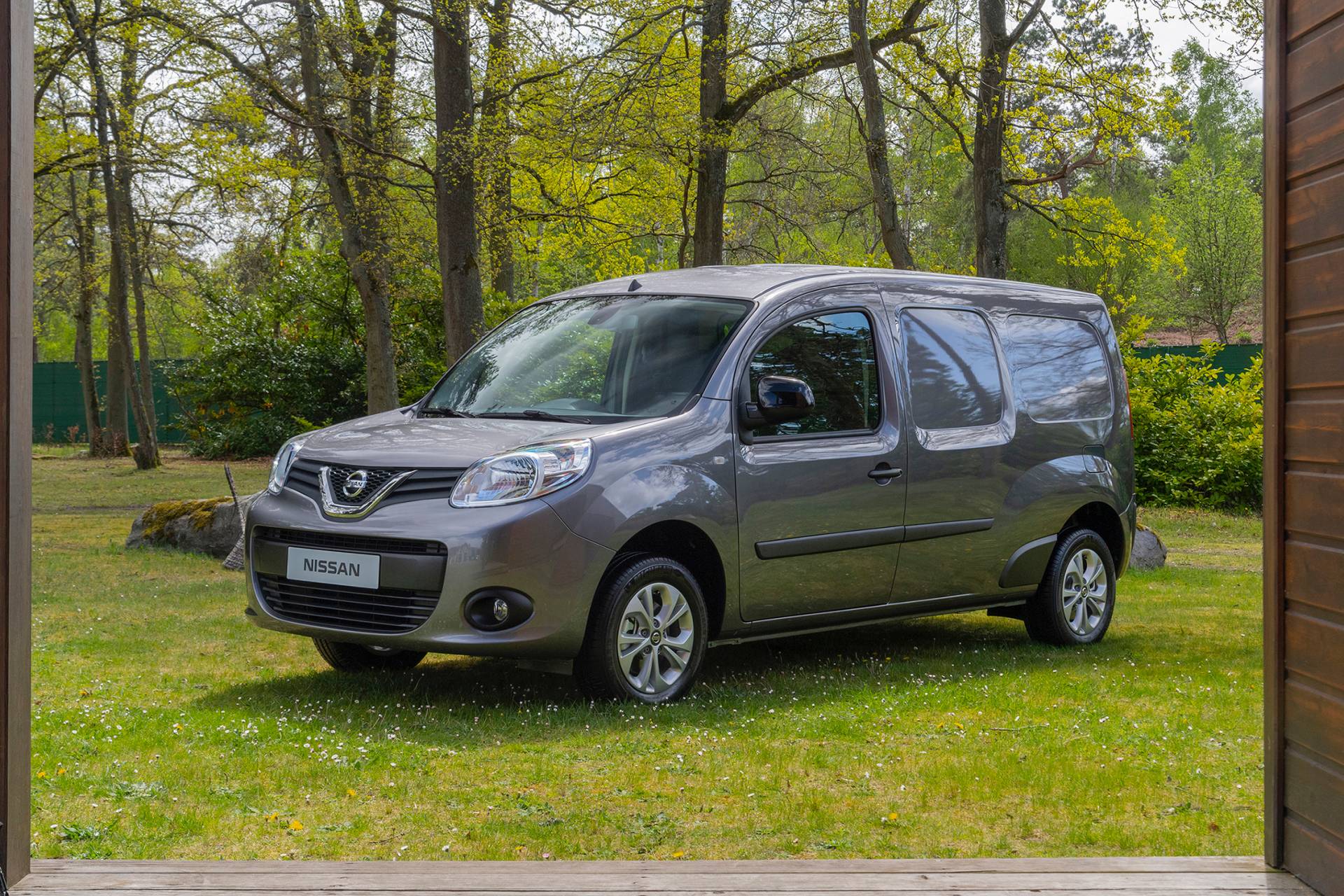 Renault Kangoo logo değiştirdi, Nissan NV250 oldu