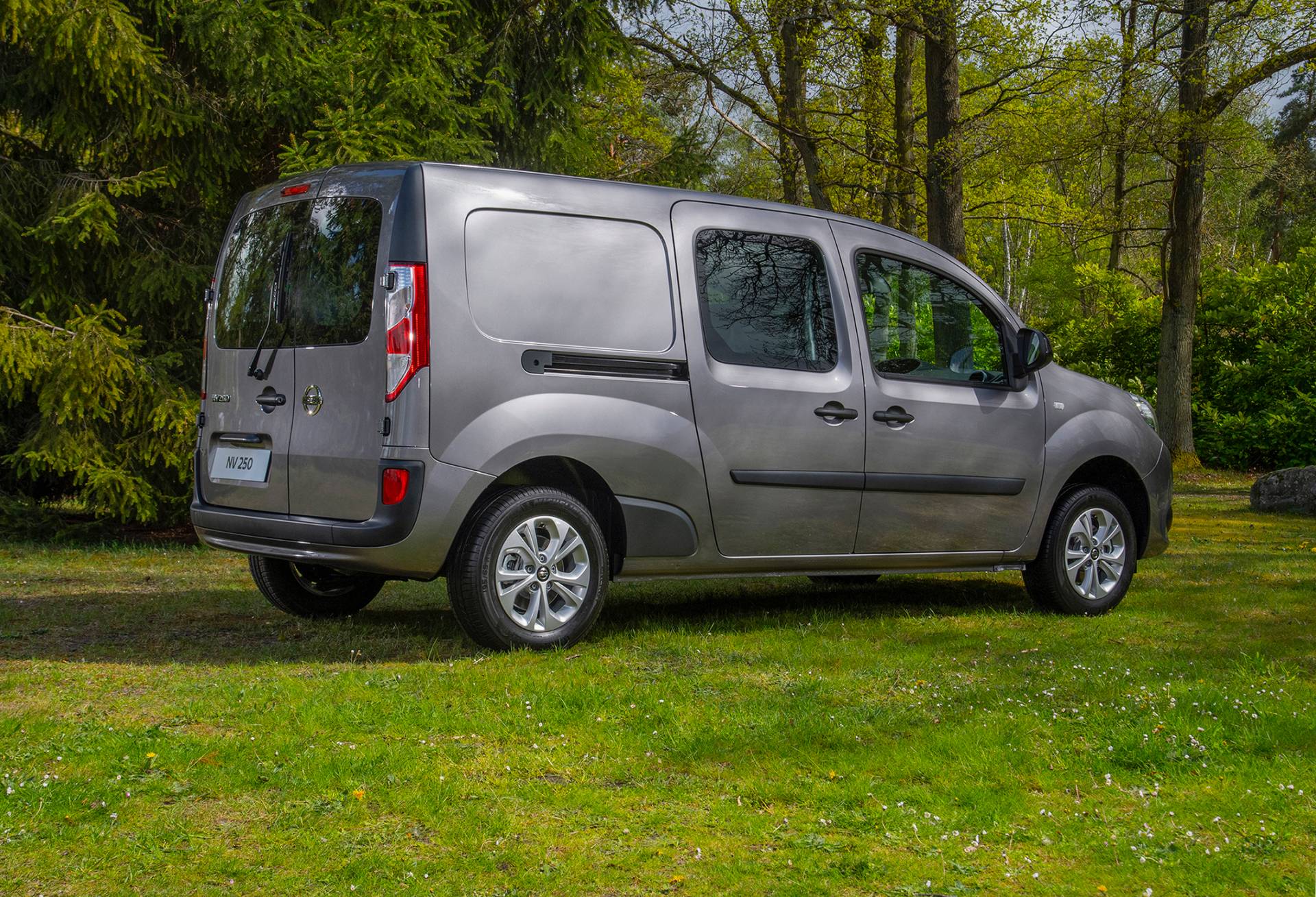 Renault Kangoo logo değiştirdi, Nissan NV250 oldu