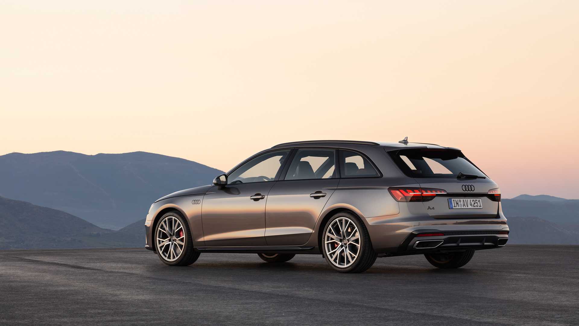 2019 Audi A4 ailesi tanıtıldı: Yeni motorlar ve hibrit desteği