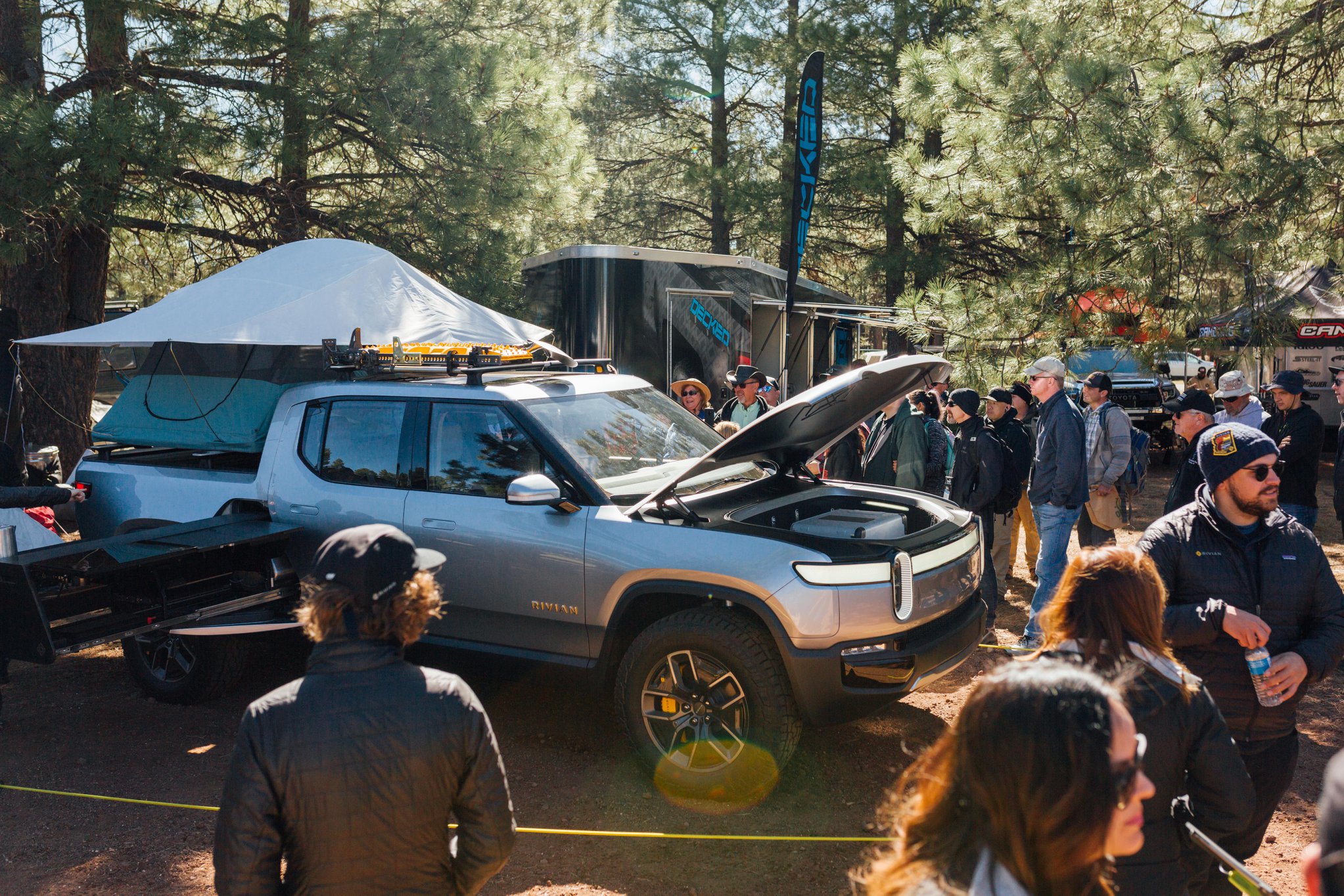 Kampçılara özel elektrikli pickup: Rivian R1T Camper