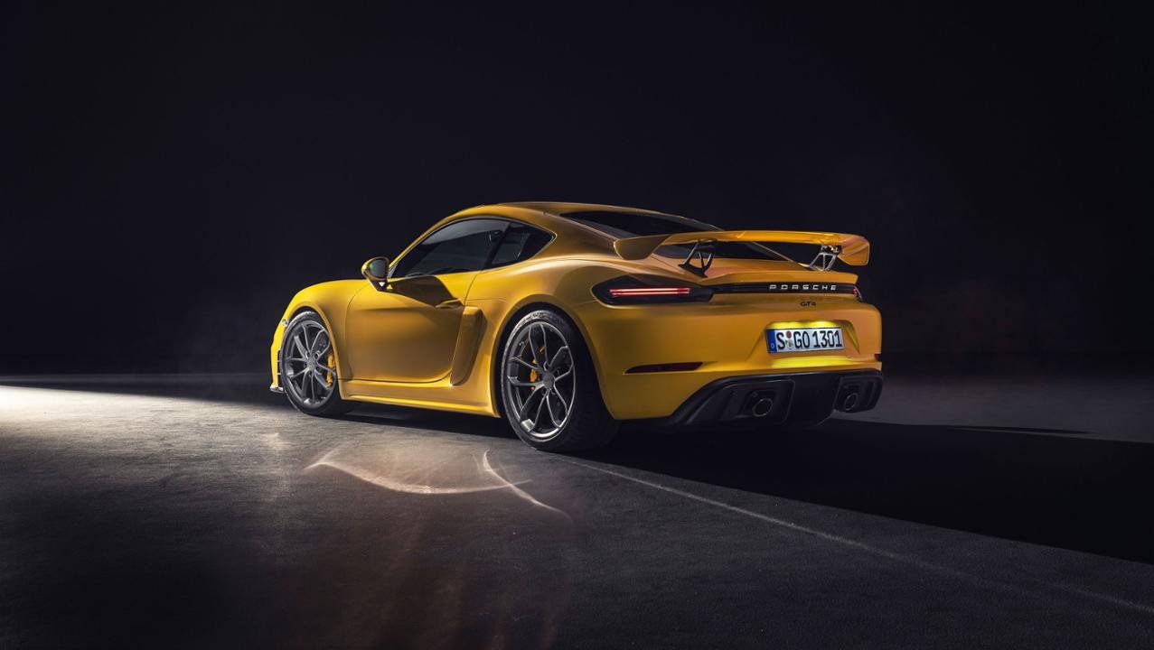 Yeni Porsche 718 Boxster Spyder ve 718 Cayman GT4 tanıtıldı