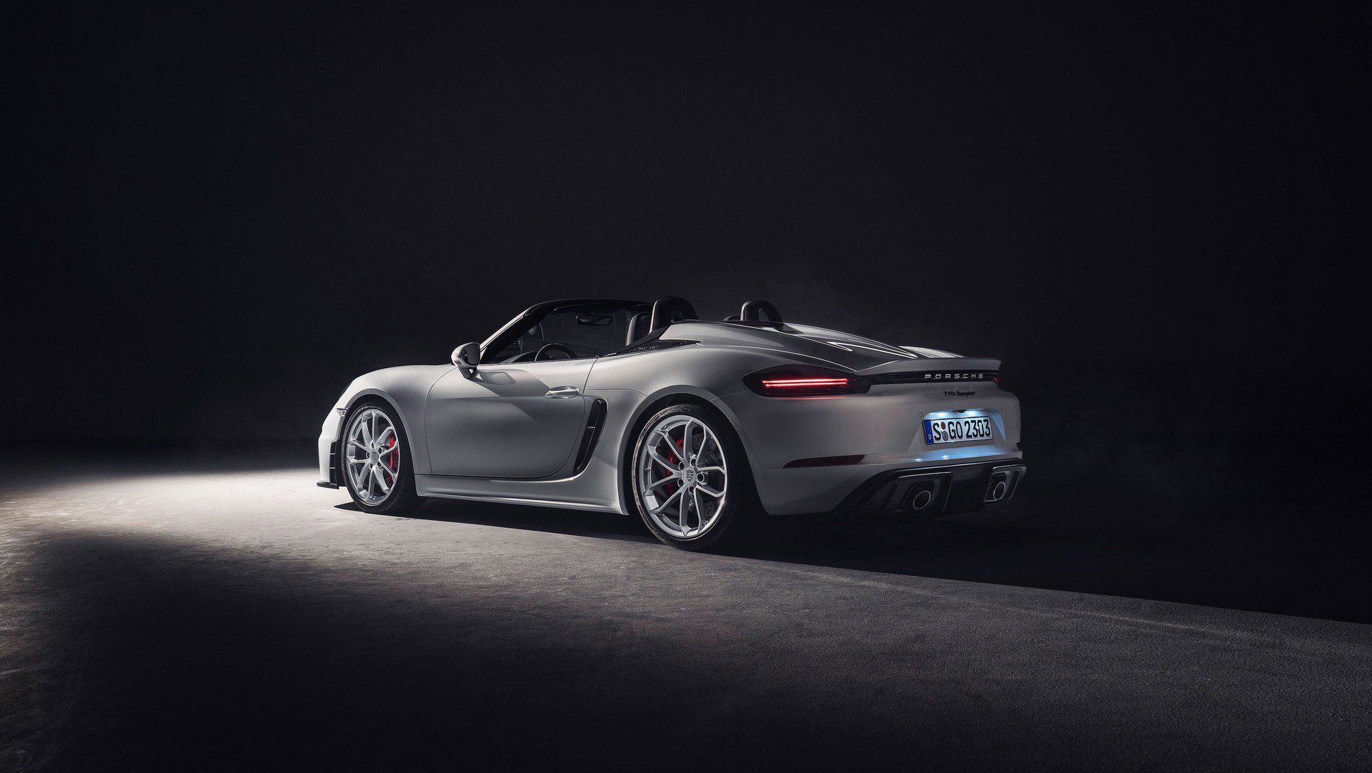 Yeni Porsche 718 Boxster Spyder ve 718 Cayman GT4 tanıtıldı