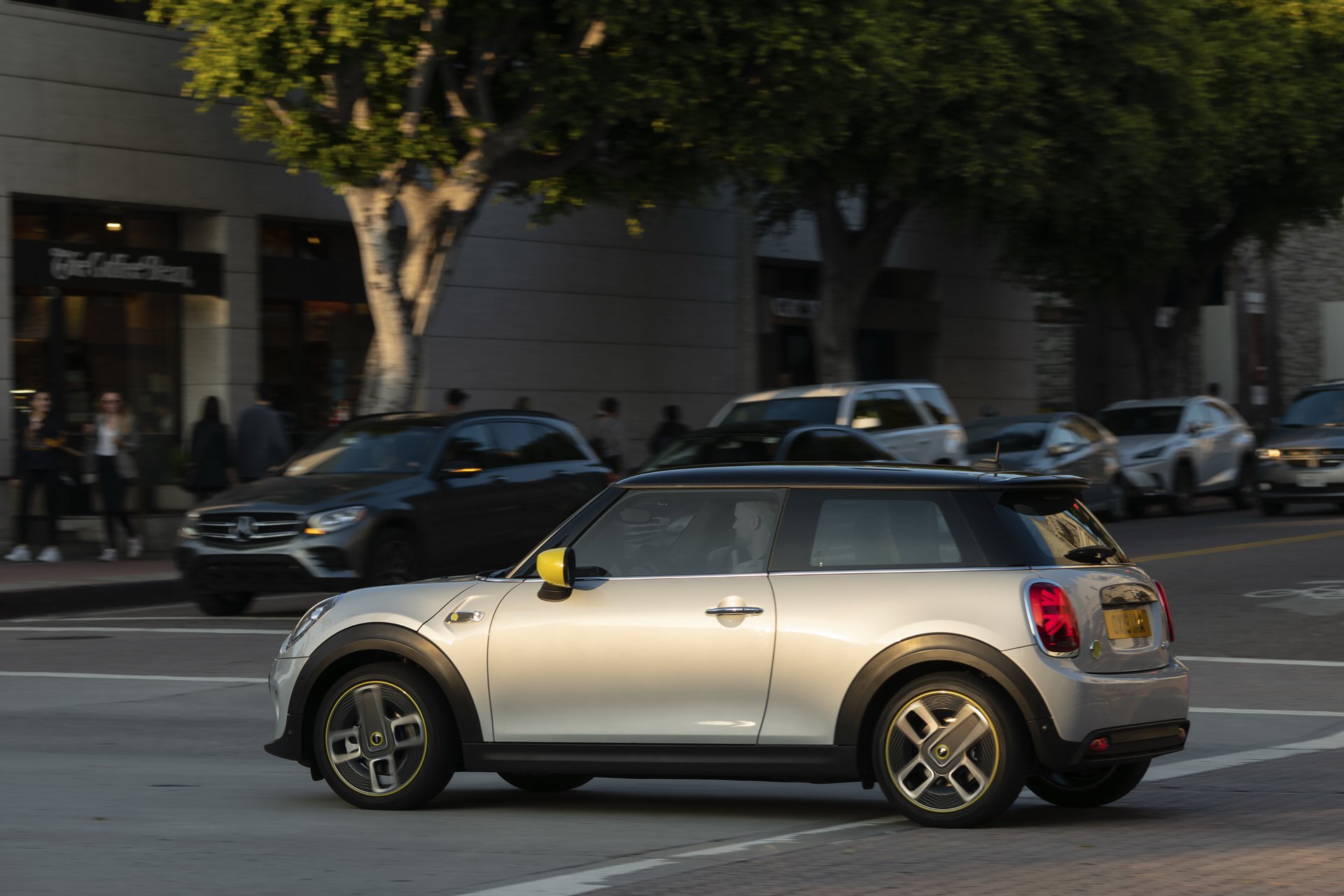 Mini Cooper'ın elektrikli versiyonu tanıtıldı: İşte tüm özellikleri