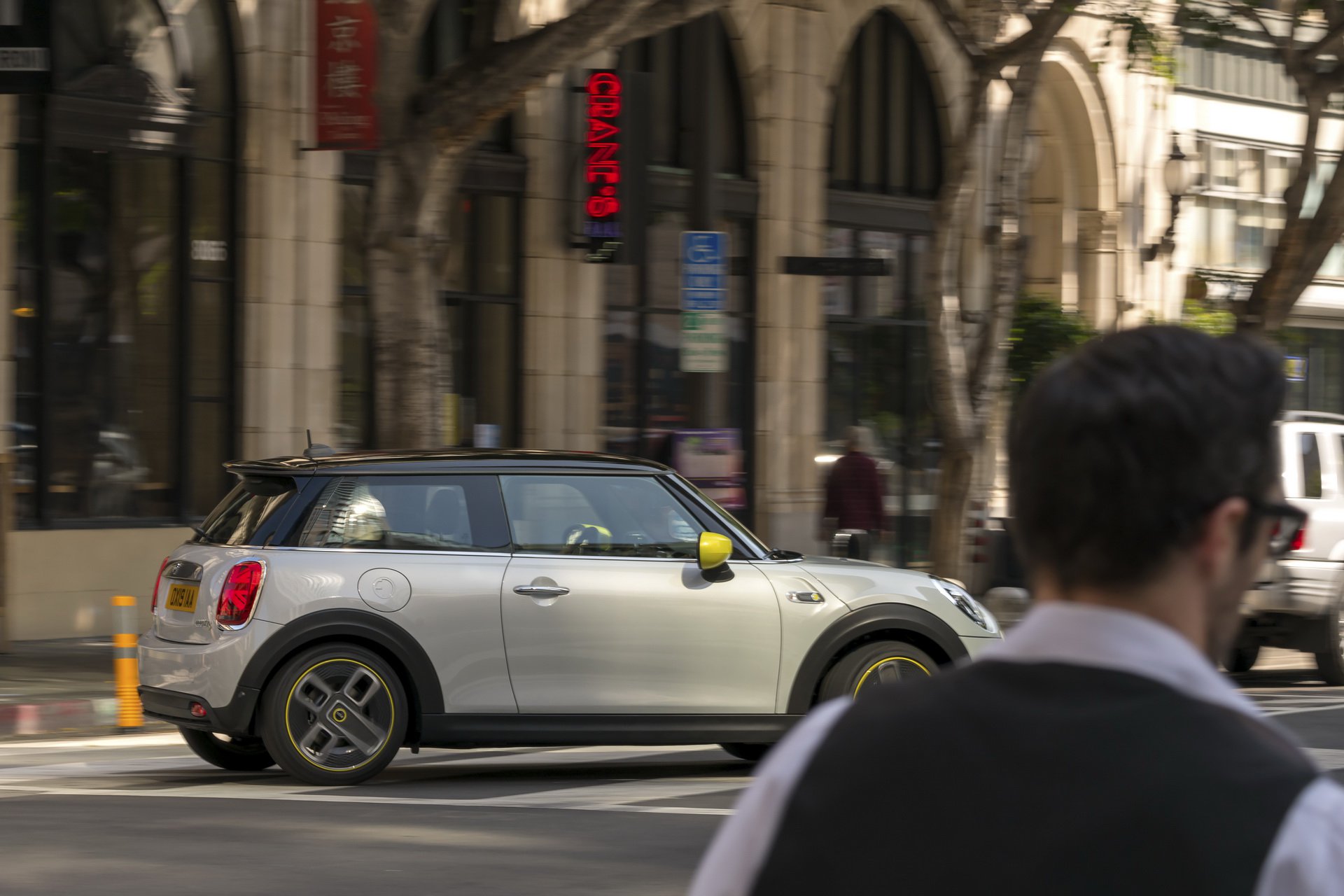 Mini Cooper'ın elektrikli versiyonu tanıtıldı: İşte tüm özellikleri