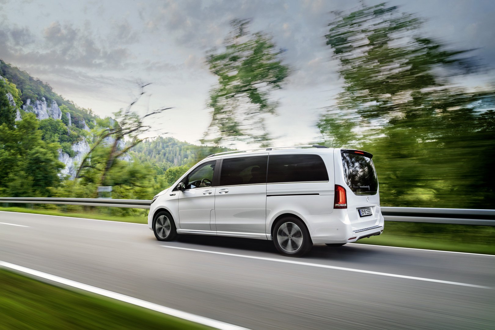 Elektriğe devam: 405 km menzilli Mercedes-Benz EQV tanıtıldı