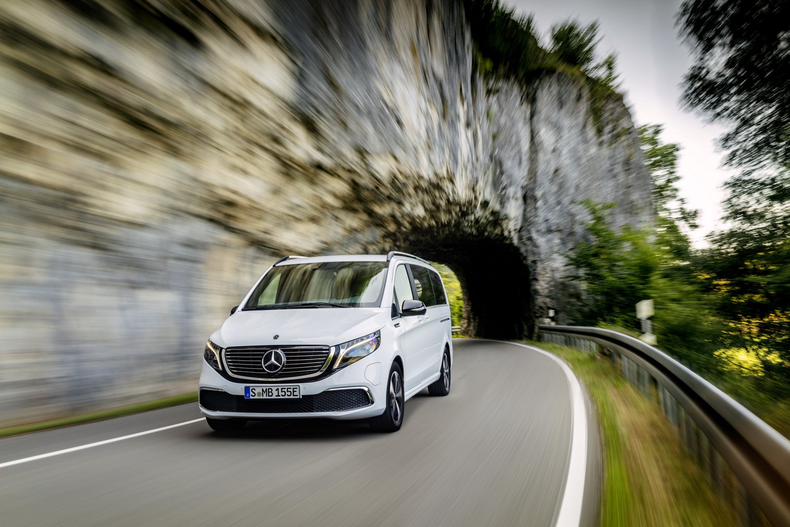 Elektriğe devam: 405 km menzilli Mercedes-Benz EQV tanıtıldı