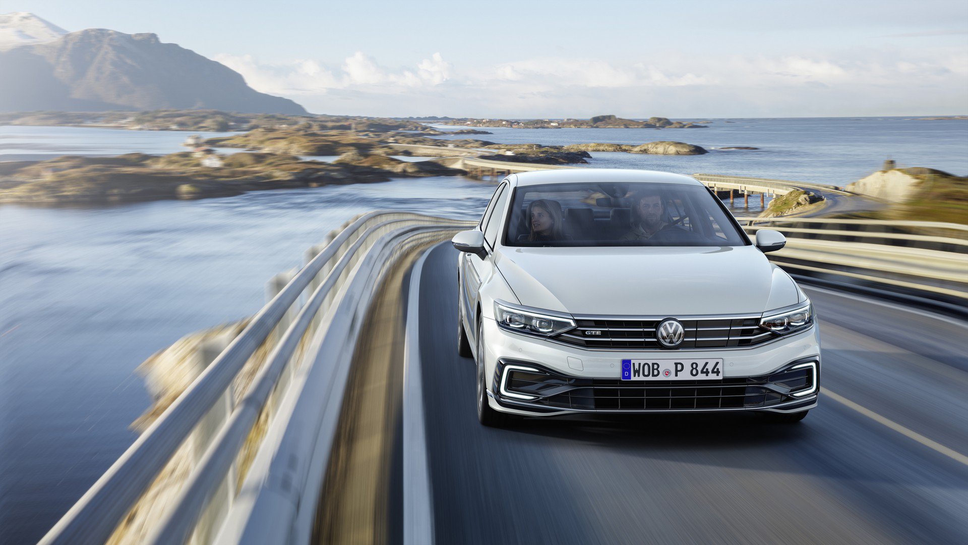2020 Volkswagen Passat GTE, daha uzun menziliyle Avrupa'da satışa sunuldu