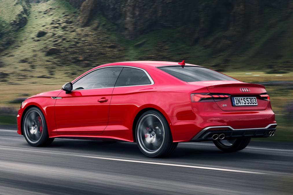 2020 Audi A5 ailesi yeni yüzü ve teknolojileriyle tanıtıldı