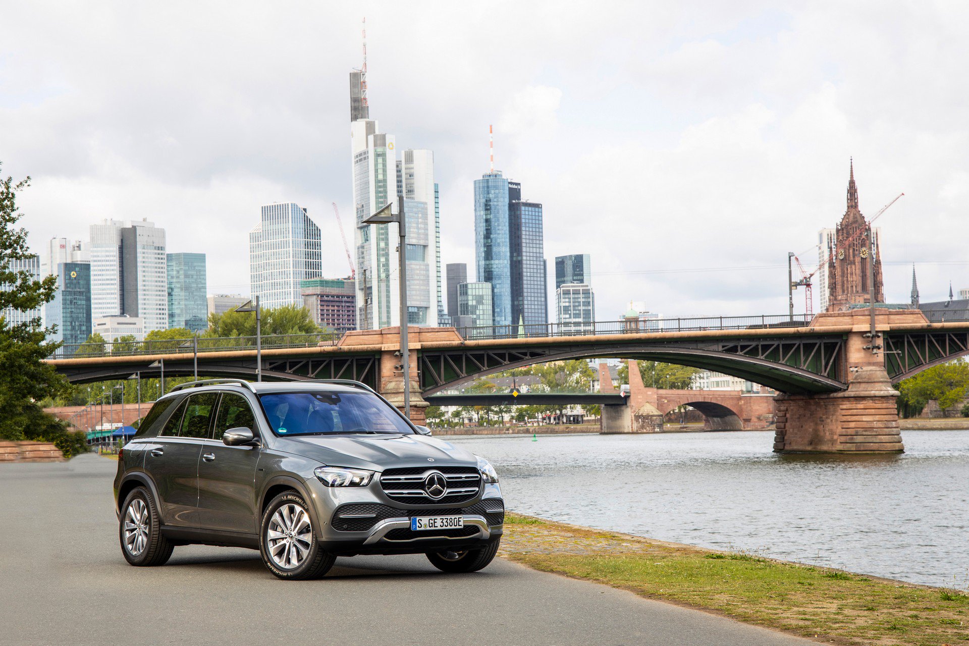 2019 Mercedes GLC 350e ve GLE 350de isimli iki hibrit model tanıtıldı