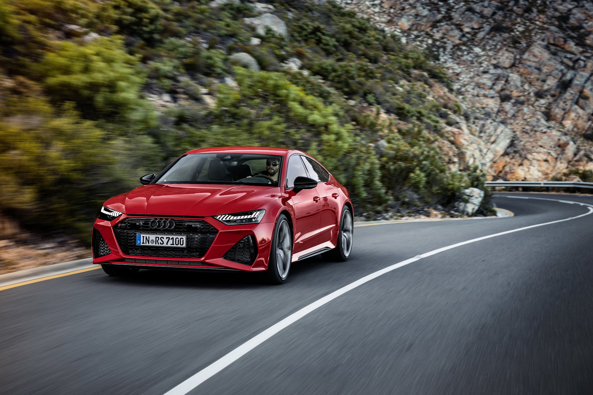 2020 Audi RS7 Sportback 600 beygirlik motoruyla tanıtıldı