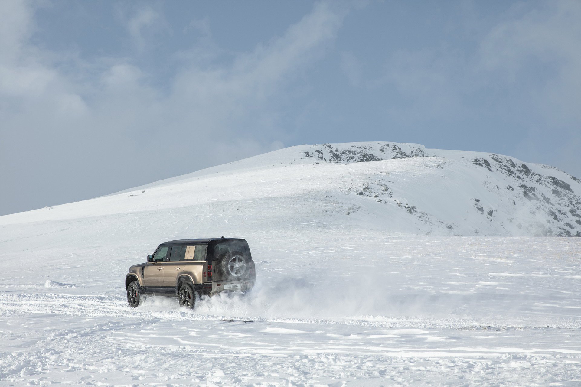 2020 Land Rover Defender, modern bir 4x4 olarak geri döndü