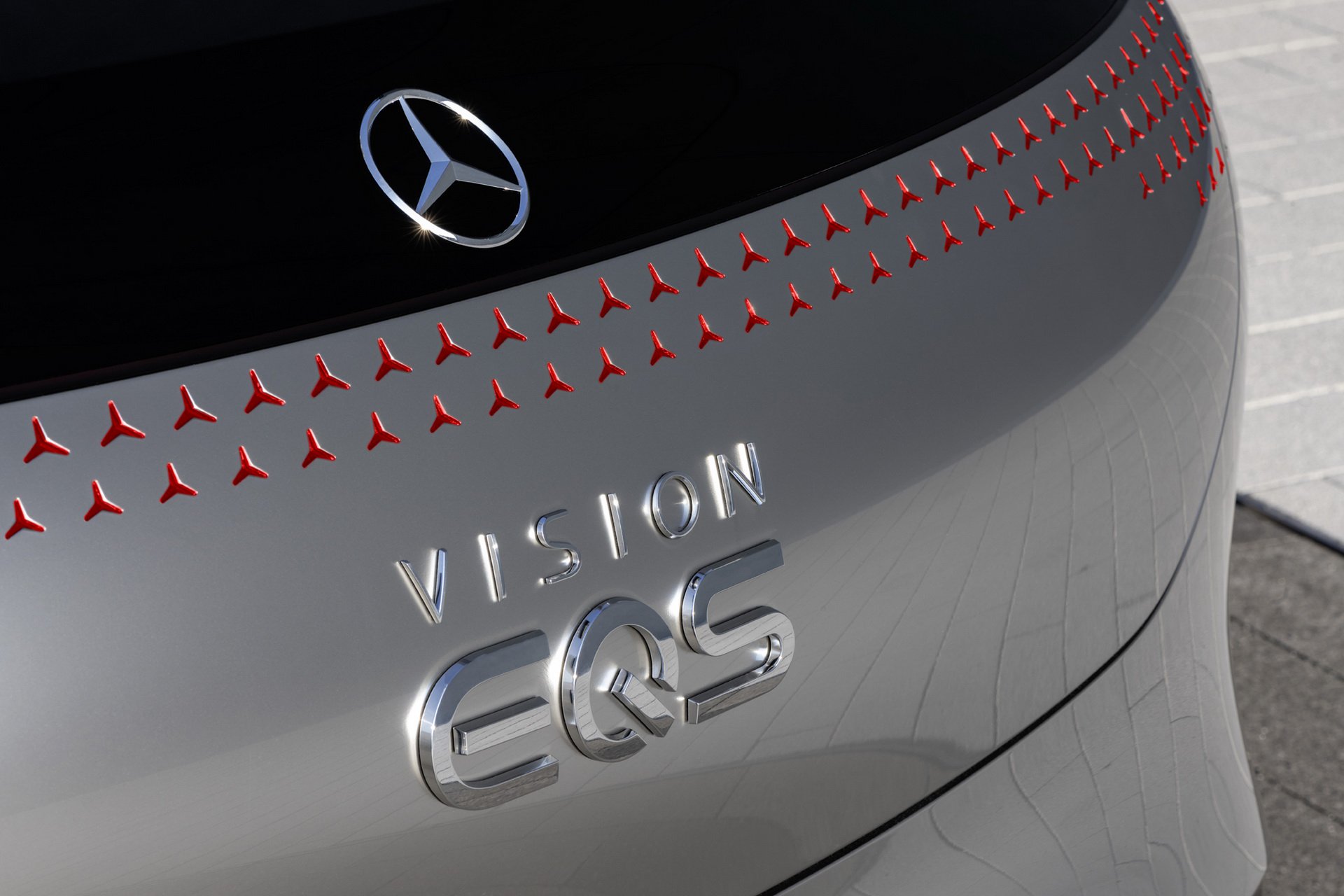 Mercedes-Benz Vision EQS konsepti tanıtıldı: Geleceğin elektrikli lüks sedanı