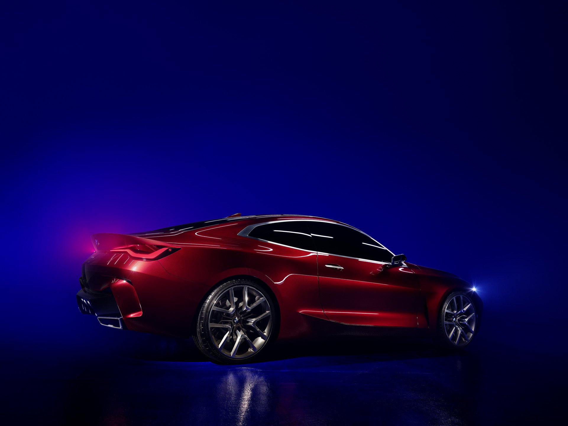 BMW, dev böbrek ızgaralı Concept 4'ü görücüye çıkardı