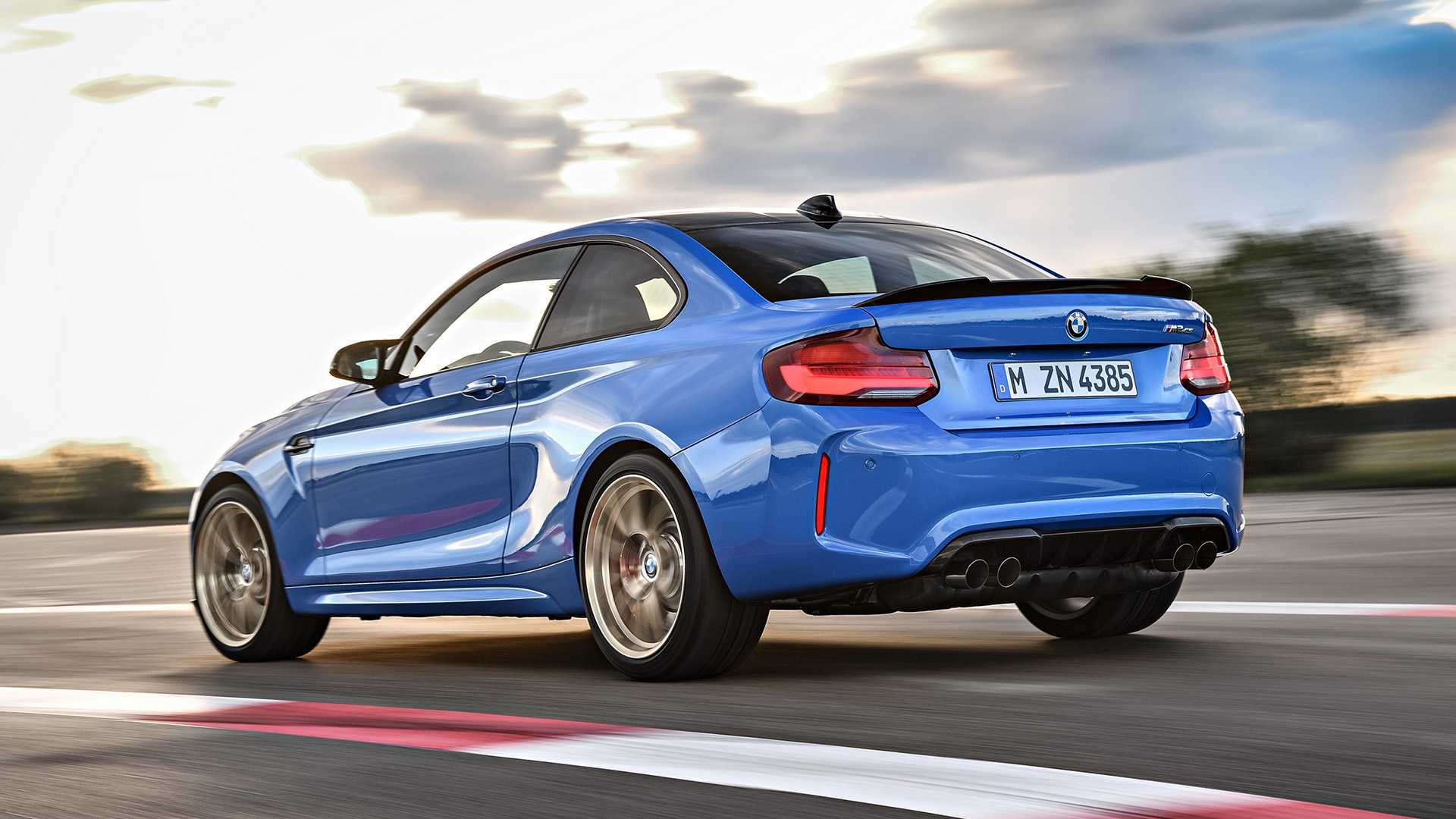 2020 BMW M2 CS, bolca karbon fiber ve 450 beygir güçle geliyor