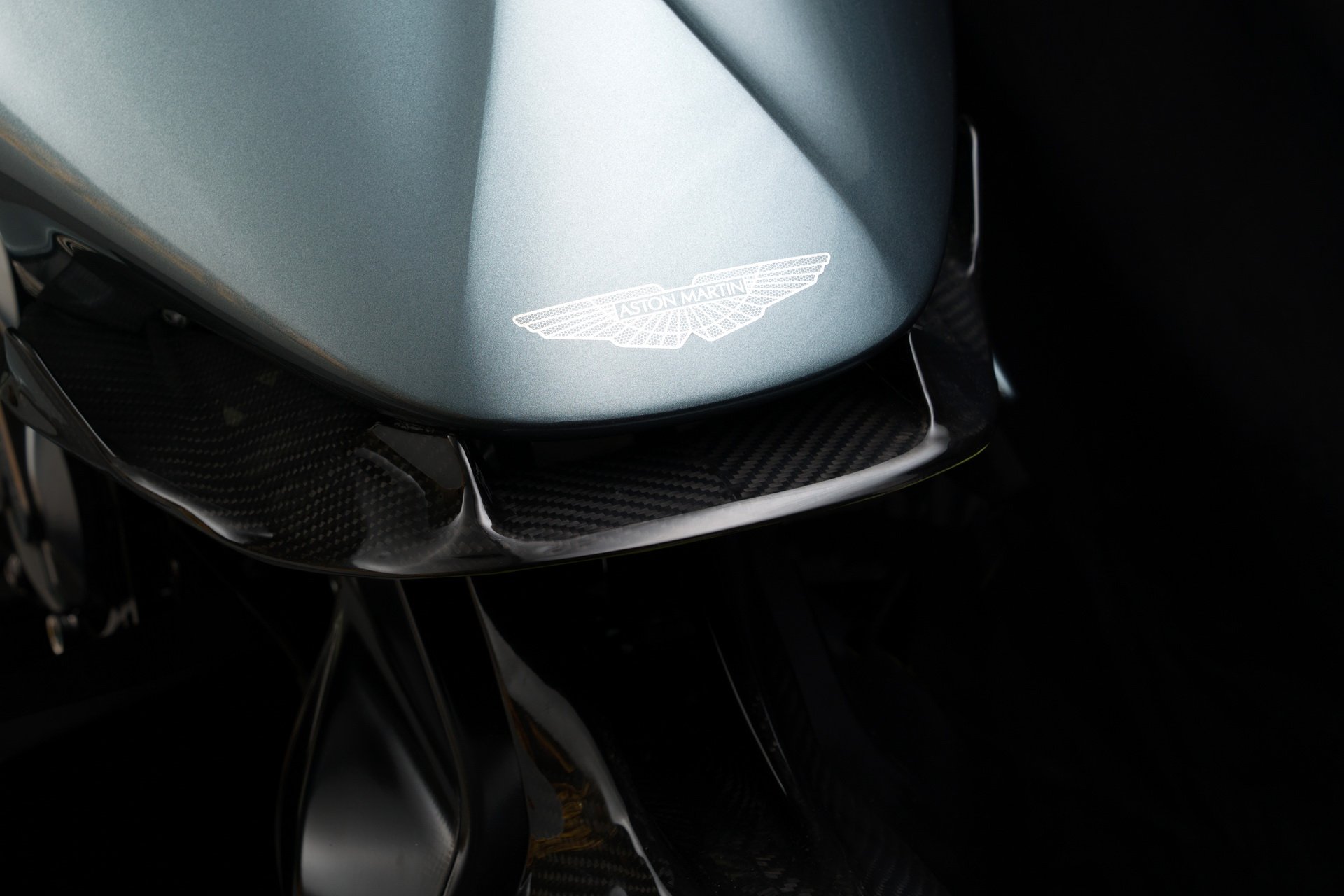 İşte Aston Martin imzalı ilk motosiklet: 180 beygirlik AMB 001