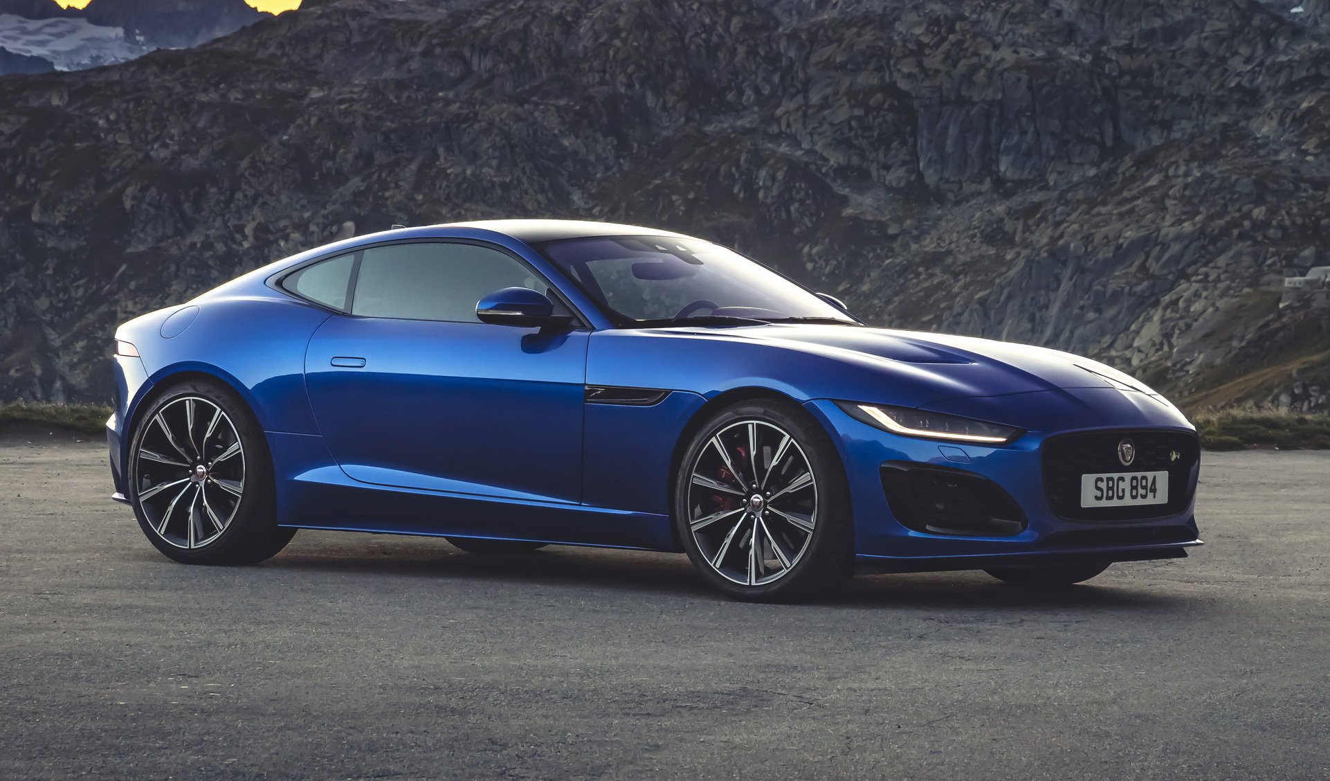 2020 Jaguar F-Type, daha agresif tasarımı ve yeni teknolojileriyle tanıtıldı