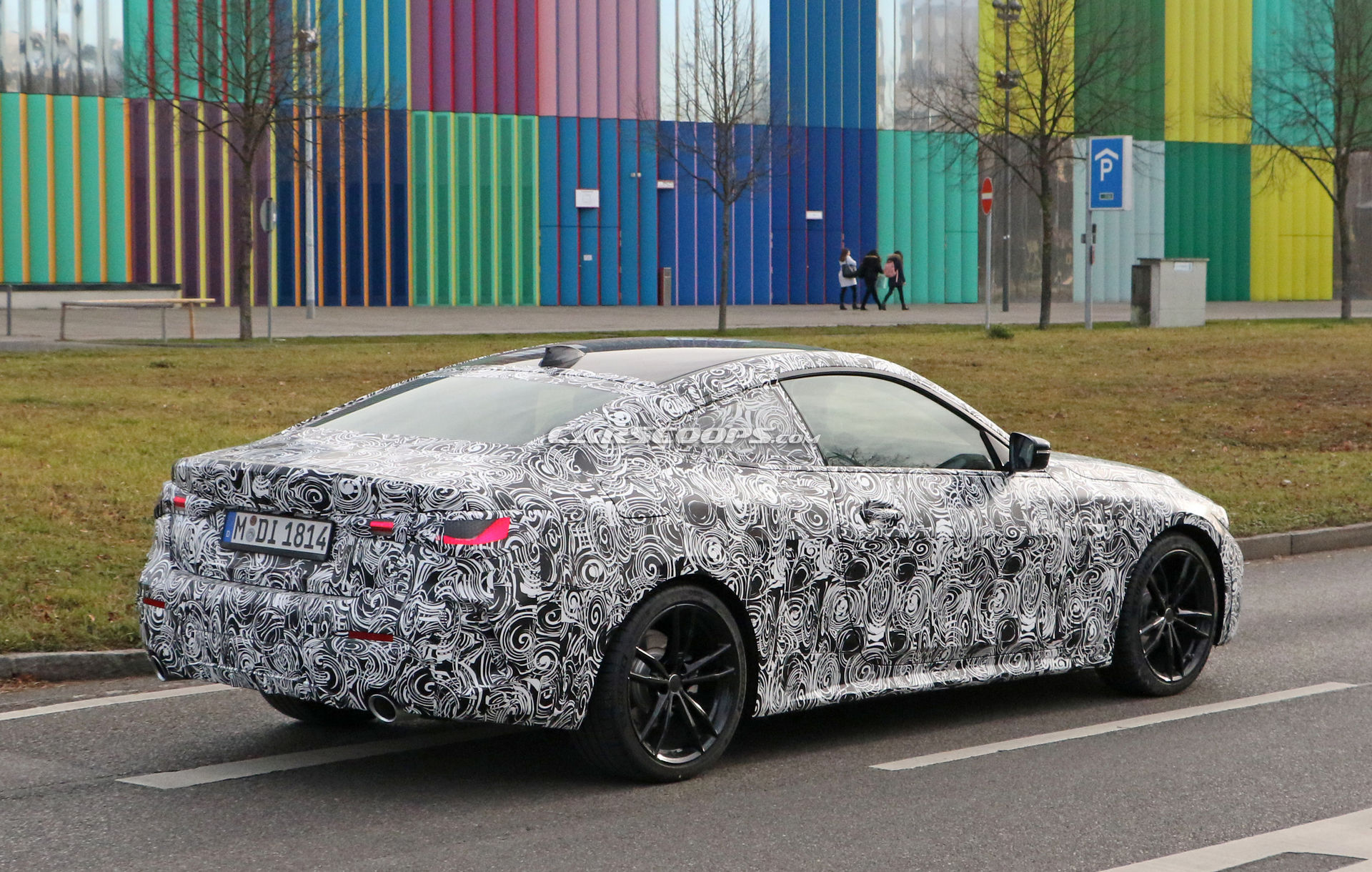 Yeni BMW 4 Serisi Coupe'nin casus fotoğrafları devasa böbrek ızgarayı doğruluyor