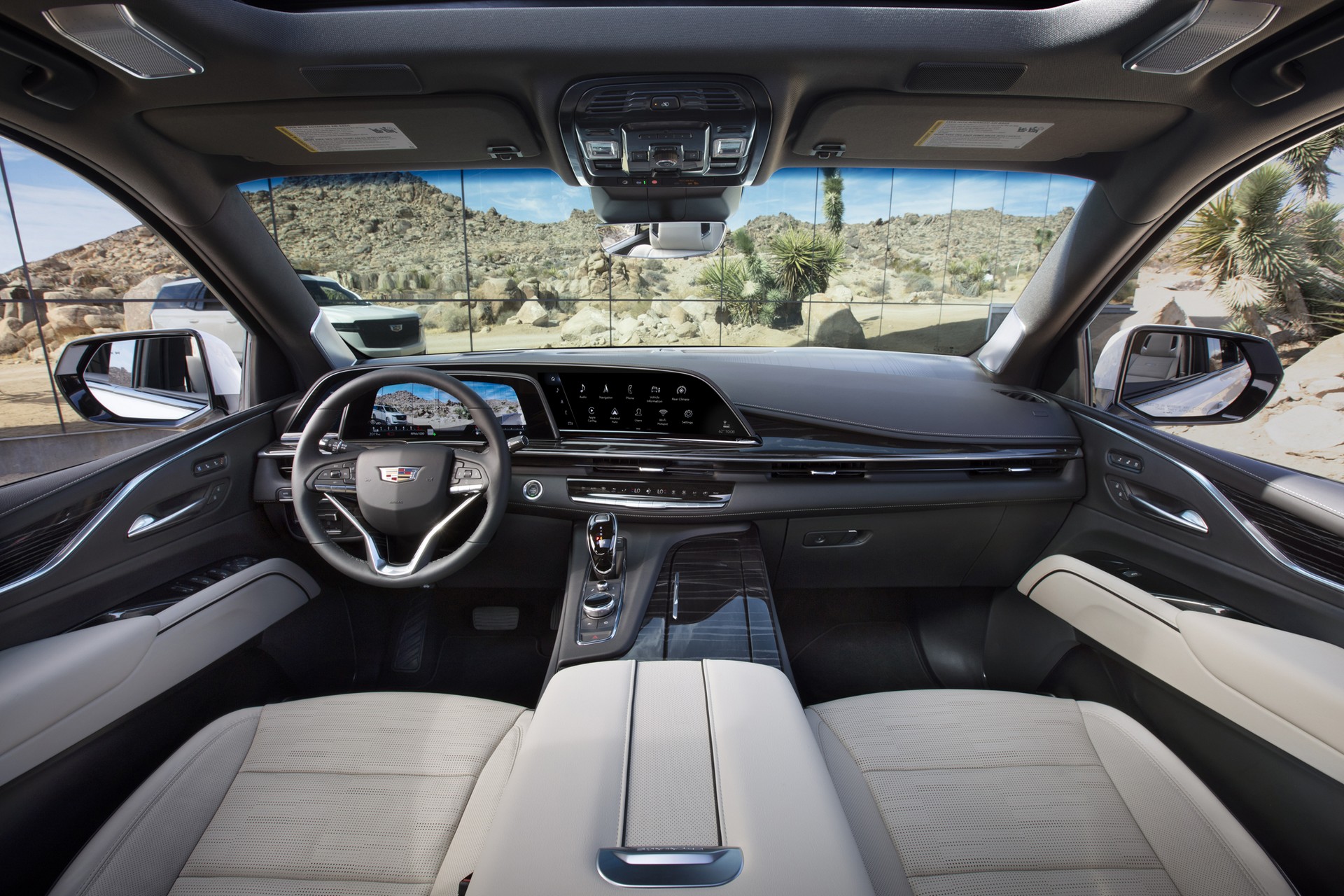LG'nin kavisli OLED ekranları ilk kez bir araçta kullanıldı: 2021 Cadillac Escalade