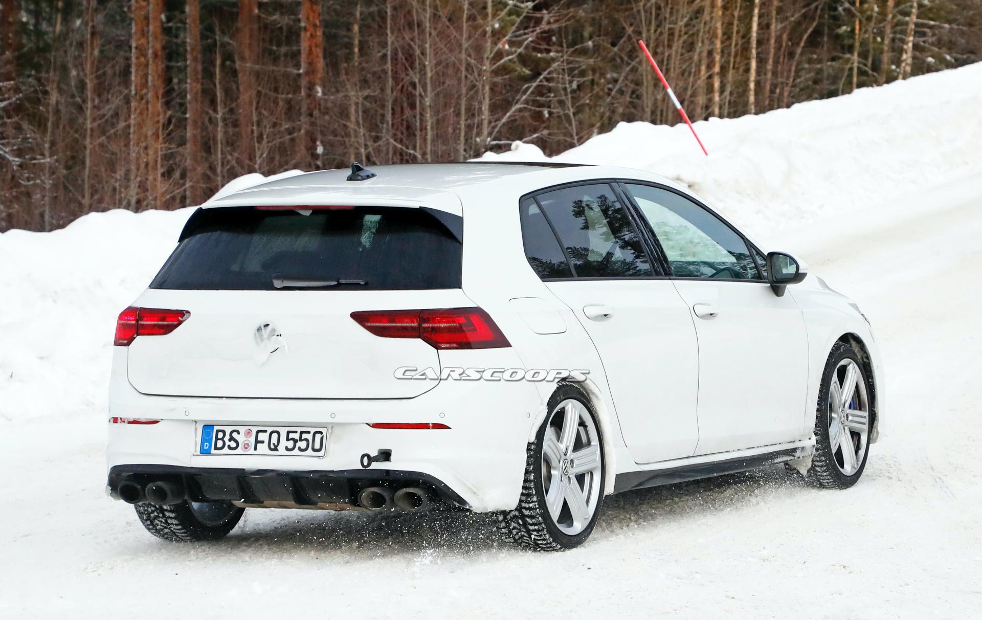 Yeni Volkswagen Golf R kış testlerinde görüntülendi