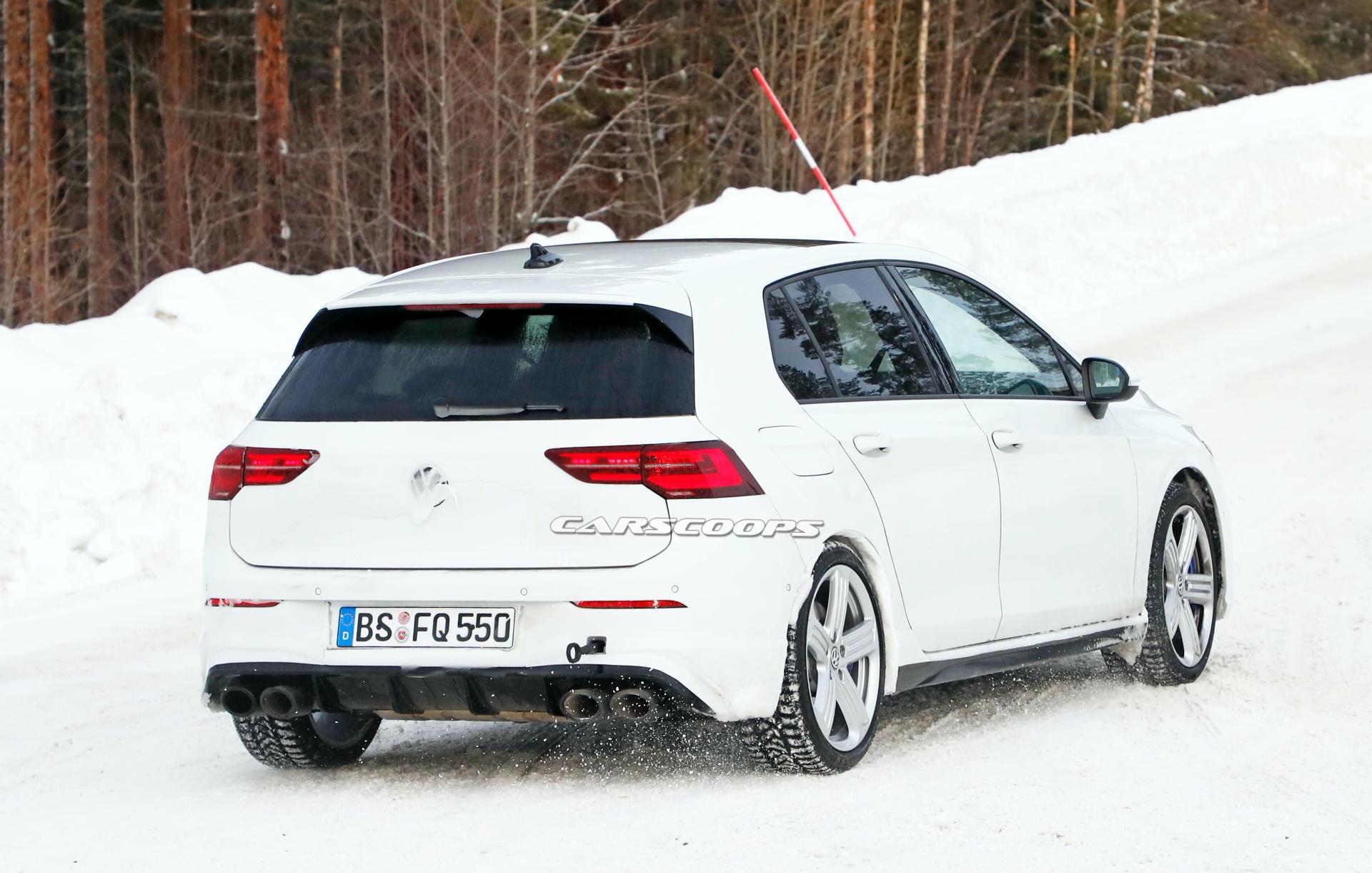 Yeni Volkswagen Golf R kış testlerinde görüntülendi
