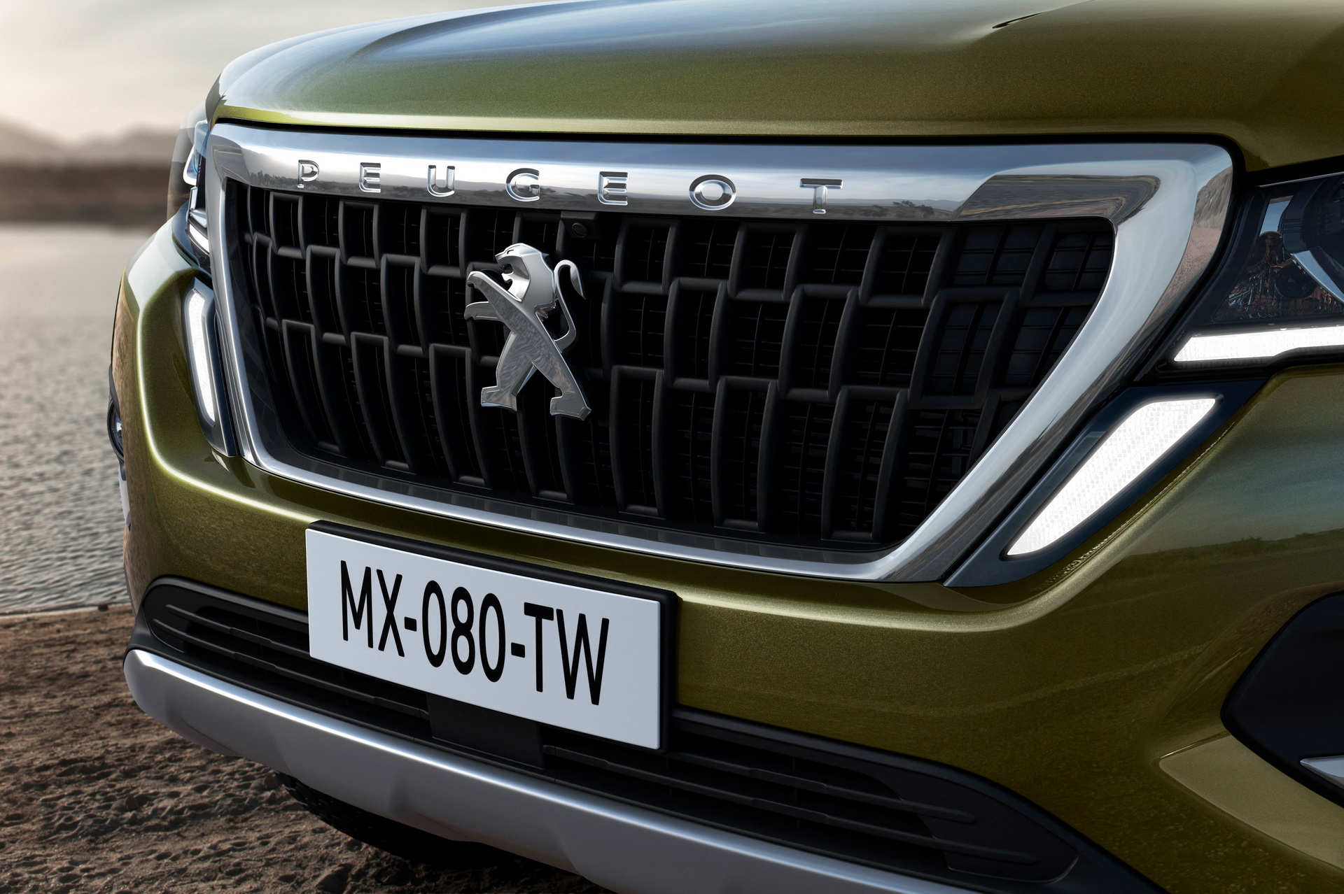 Peugeot yeni pickup modelini tanıttı: Landtrek