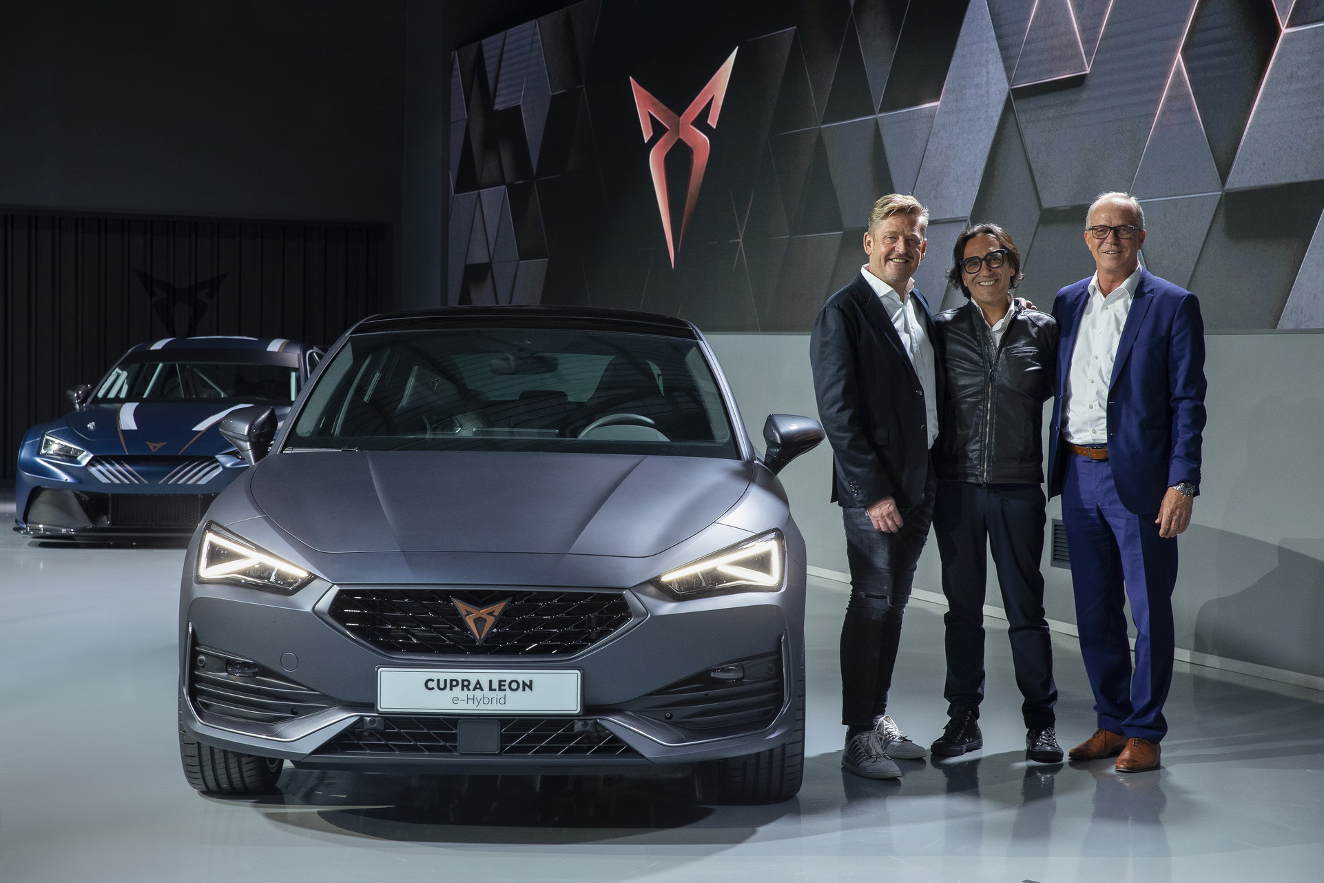 2020 Cupra Leon, hibrit ve 310 bg'lik station wagon versiyonlarıyla tanıtıldı